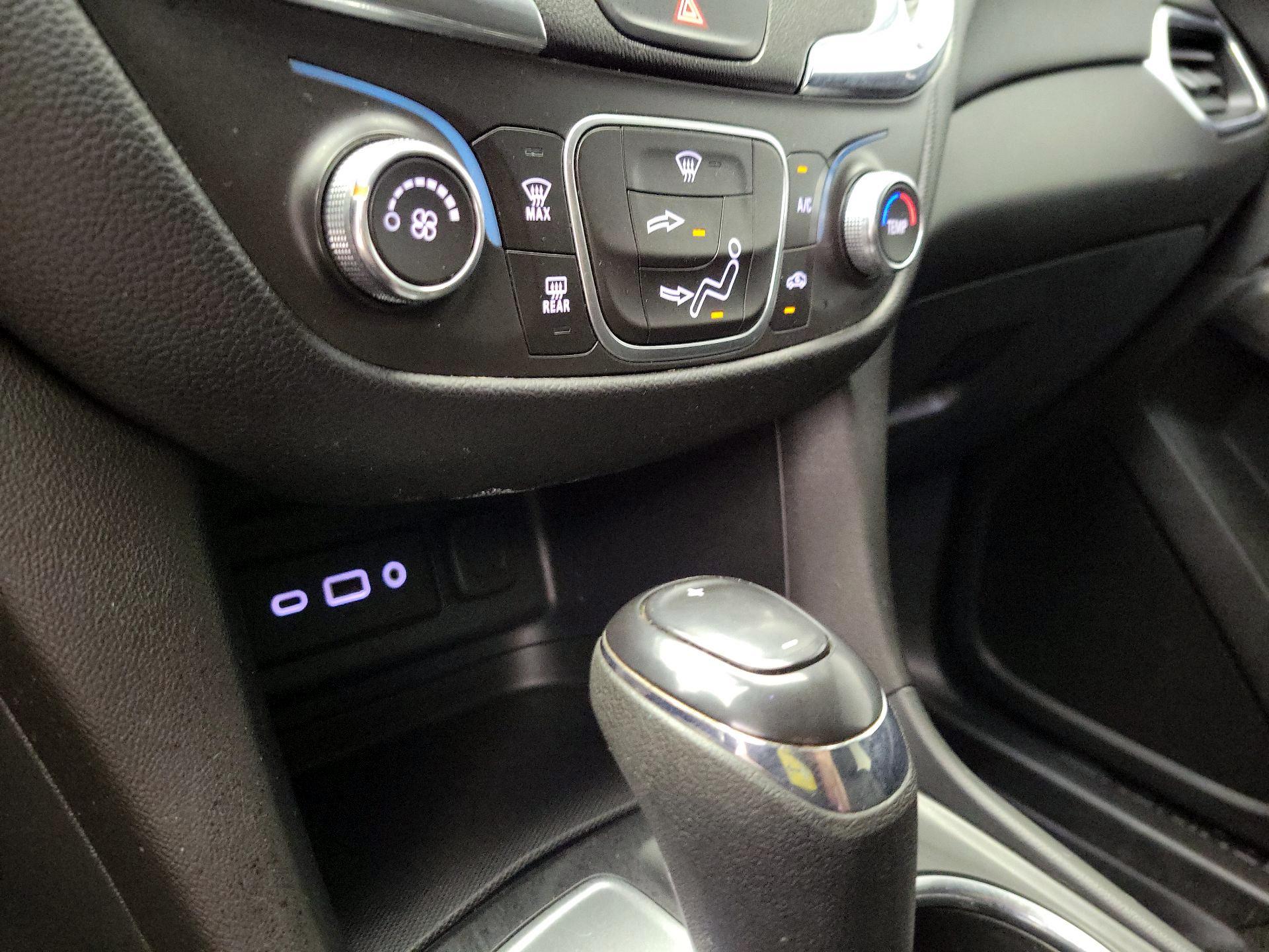 Thumbnail: 2020 Chevrolet Equinox - 16