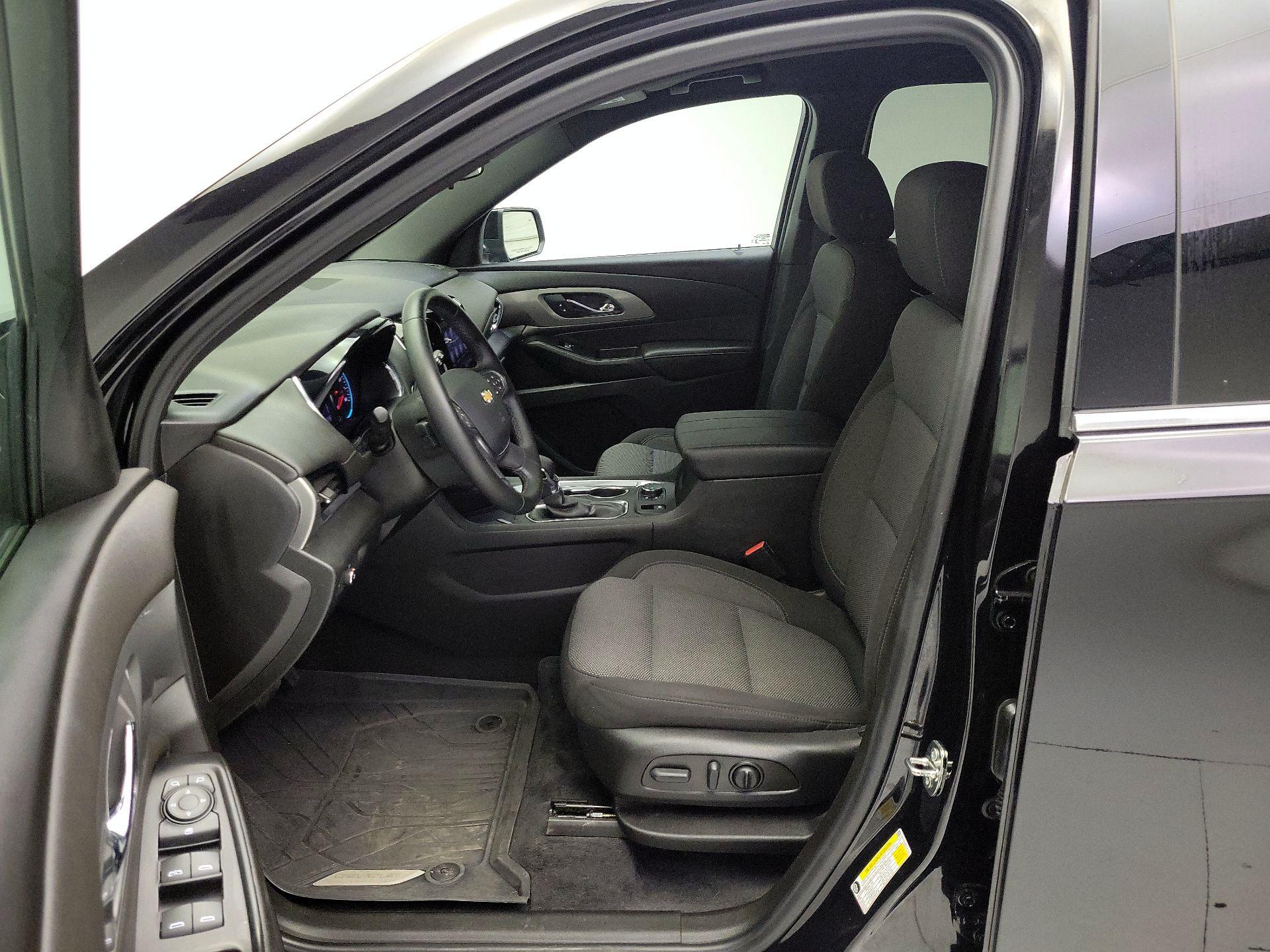 Thumbnail: 2023 Chevrolet Traverse - 11