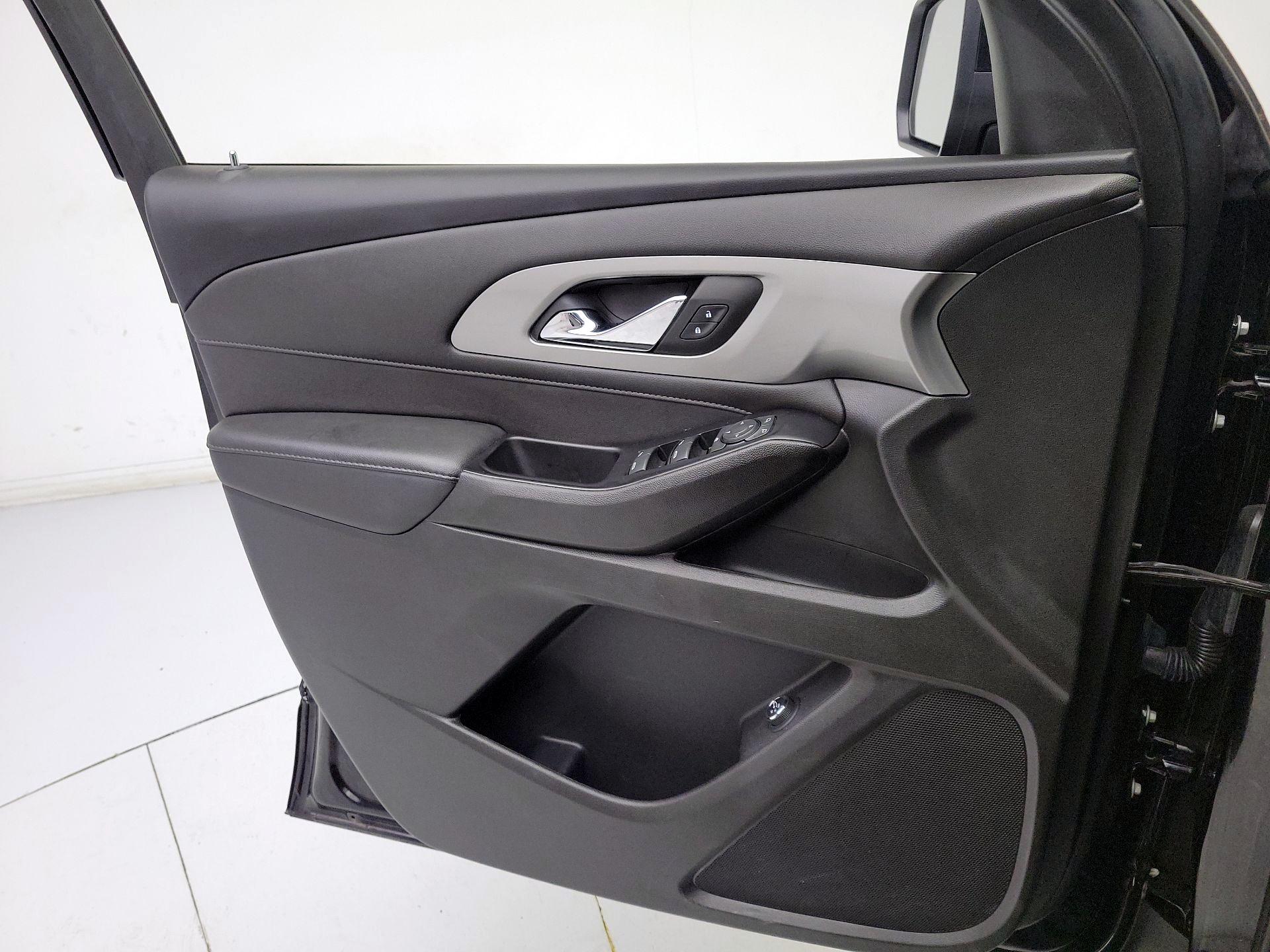 Thumbnail: 2023 Chevrolet Traverse - 12