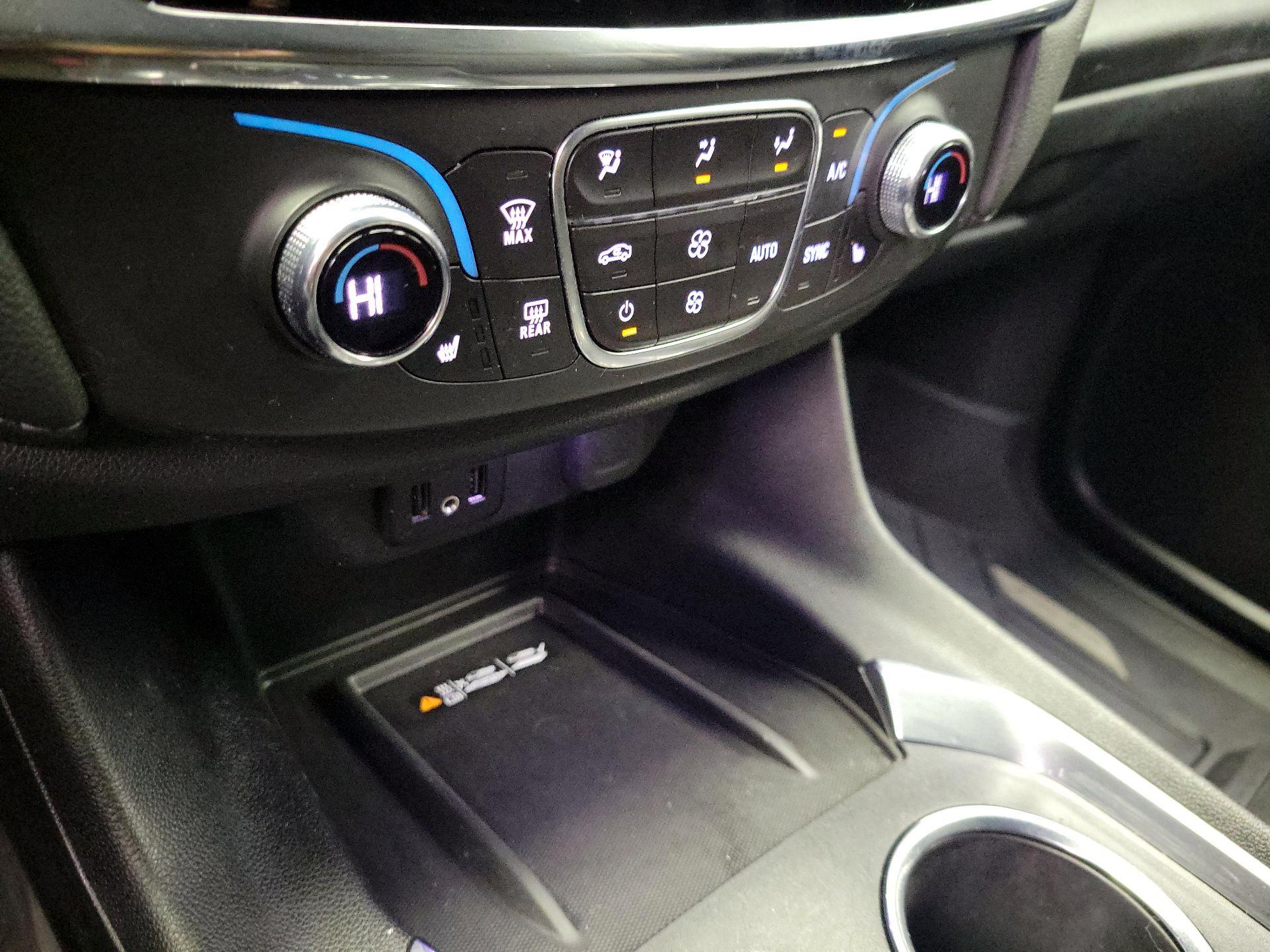 Thumbnail: 2023 Chevrolet Traverse - 16