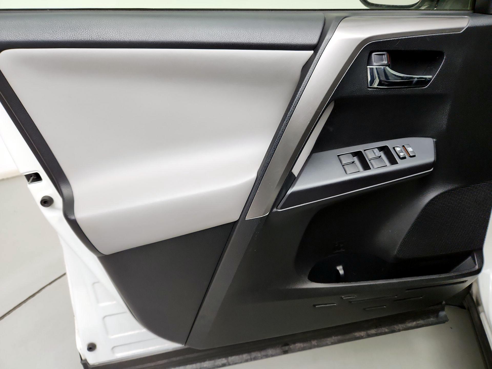 Thumbnail: 2017 Toyota RAV4 - 12