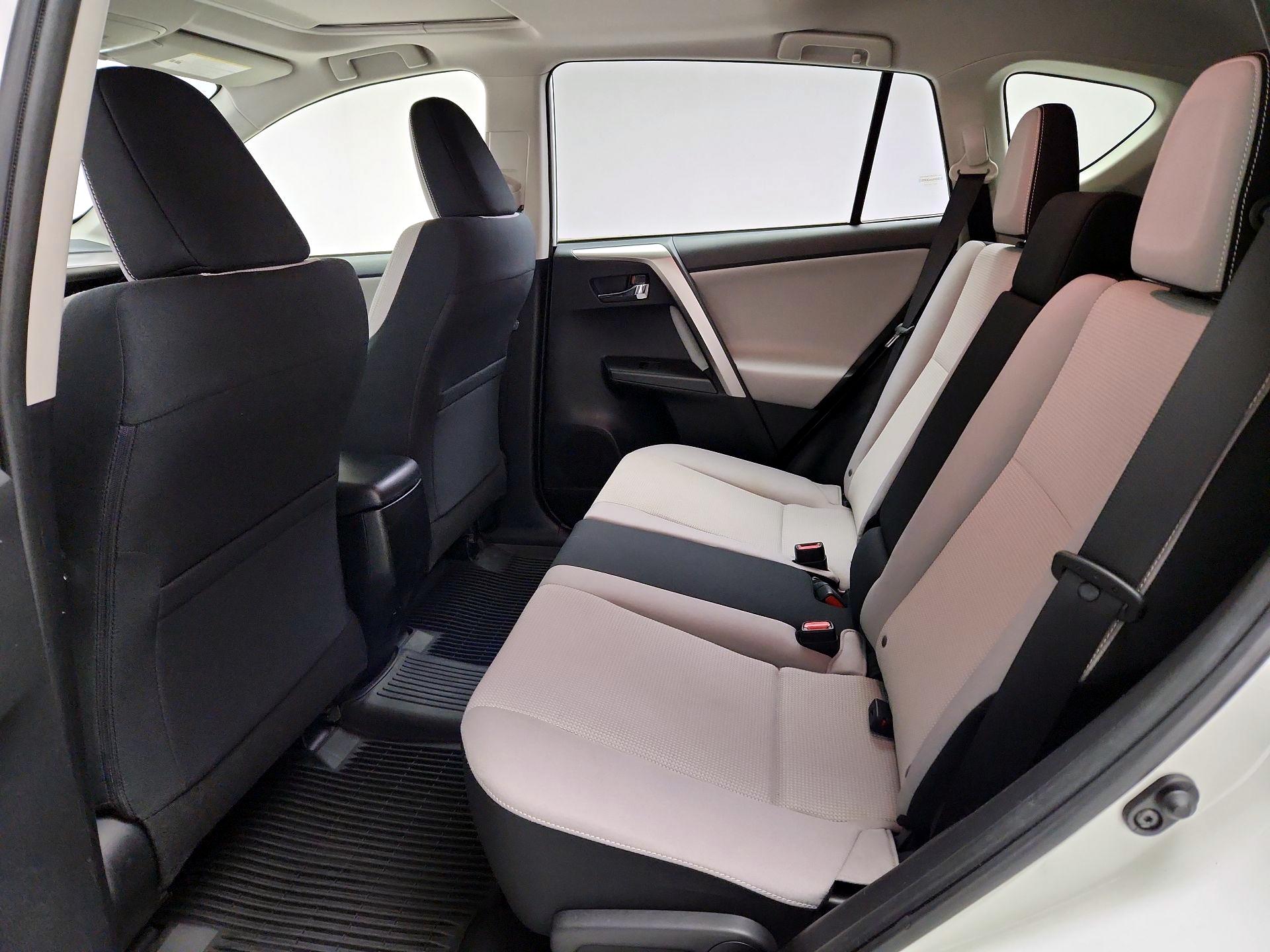 Thumbnail: 2017 Toyota RAV4 - 20