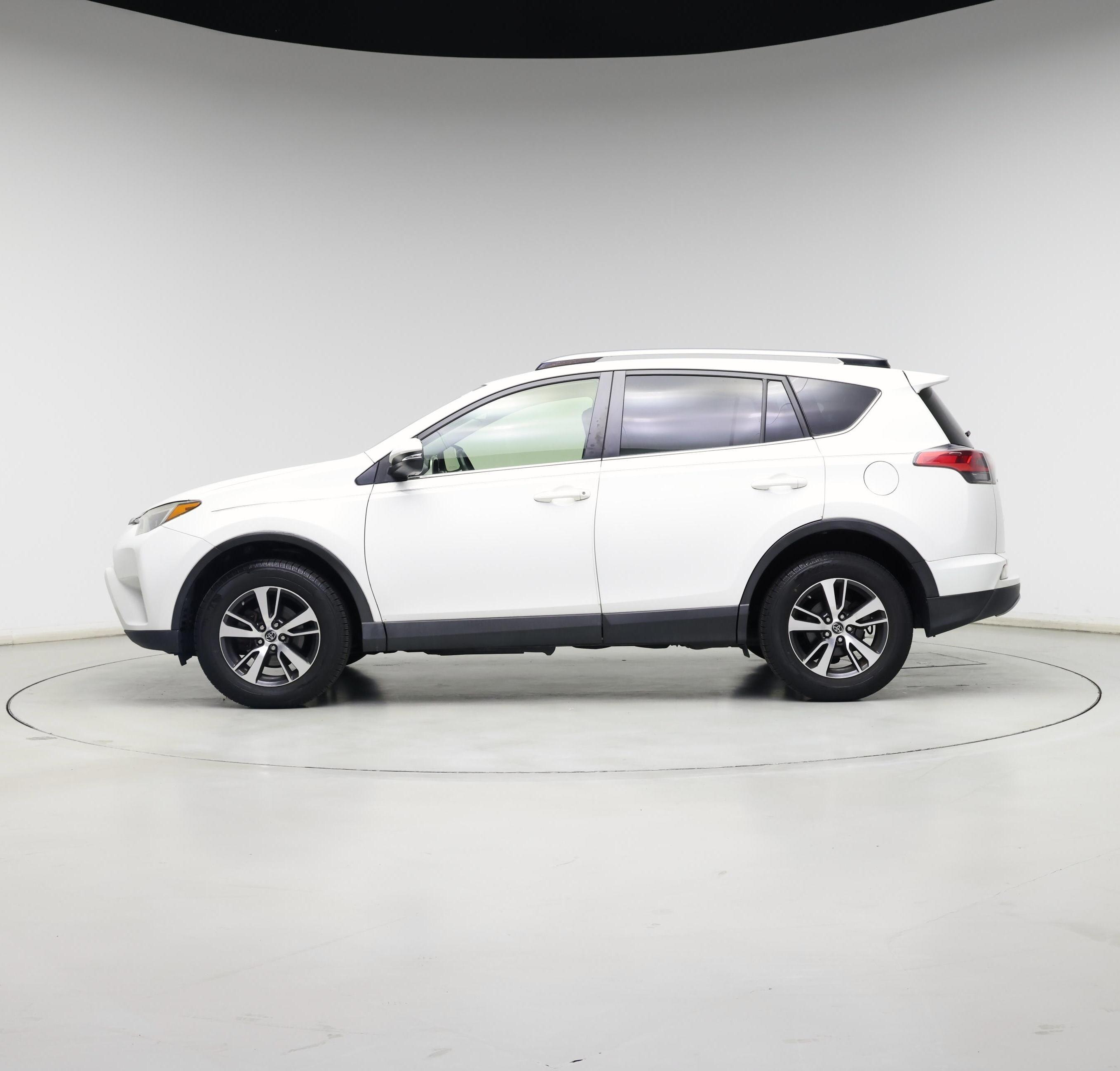 Thumbnail: 2017 Toyota RAV4 - 3
