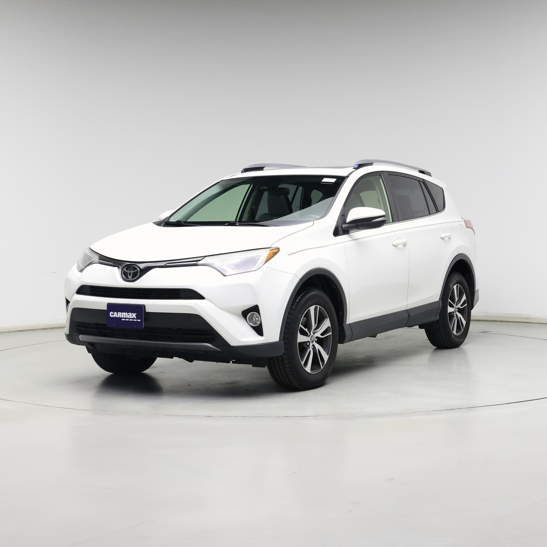 Thumbnail: 2017 Toyota RAV4 - 4