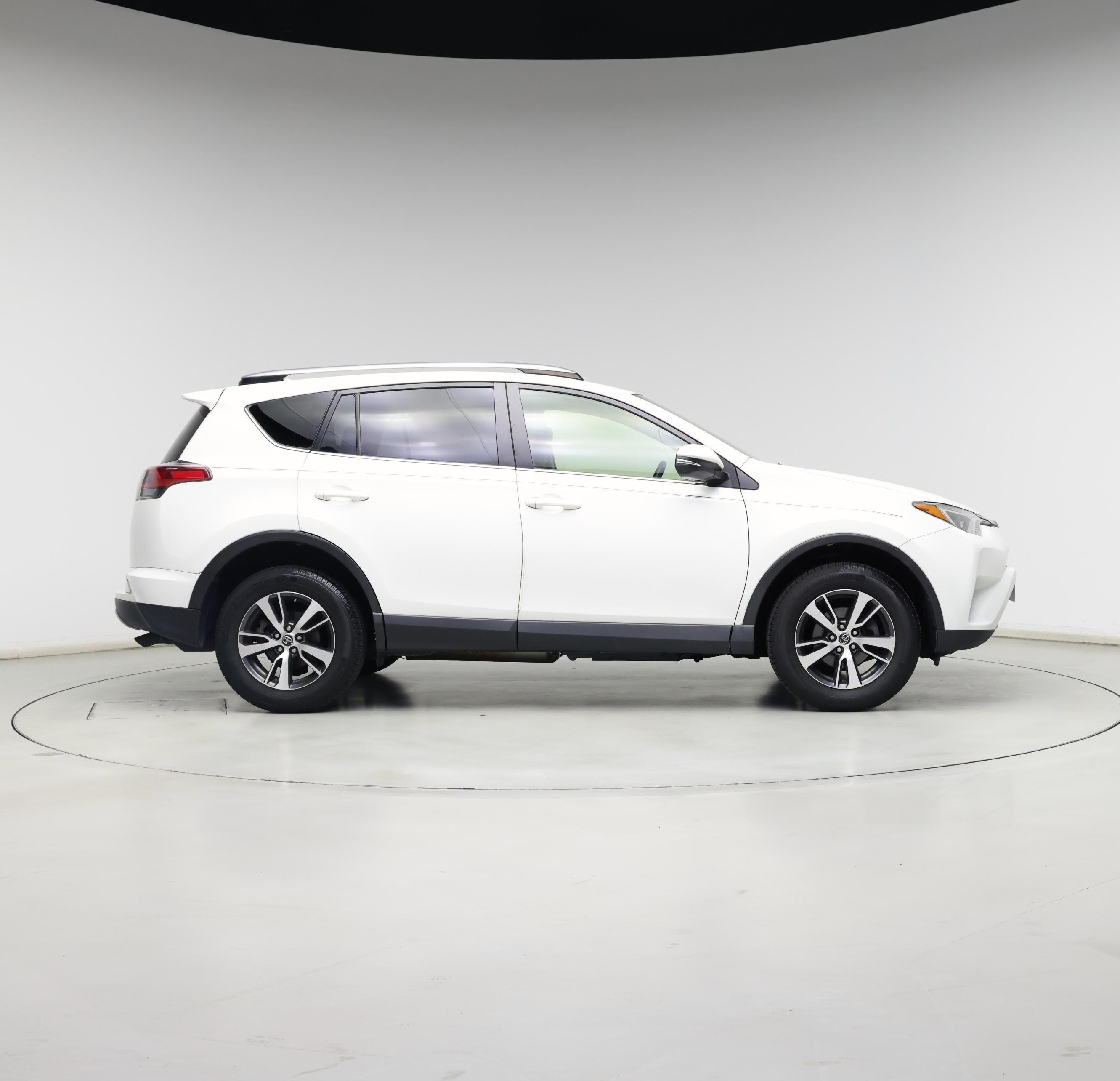 Thumbnail: 2017 Toyota RAV4 - 7