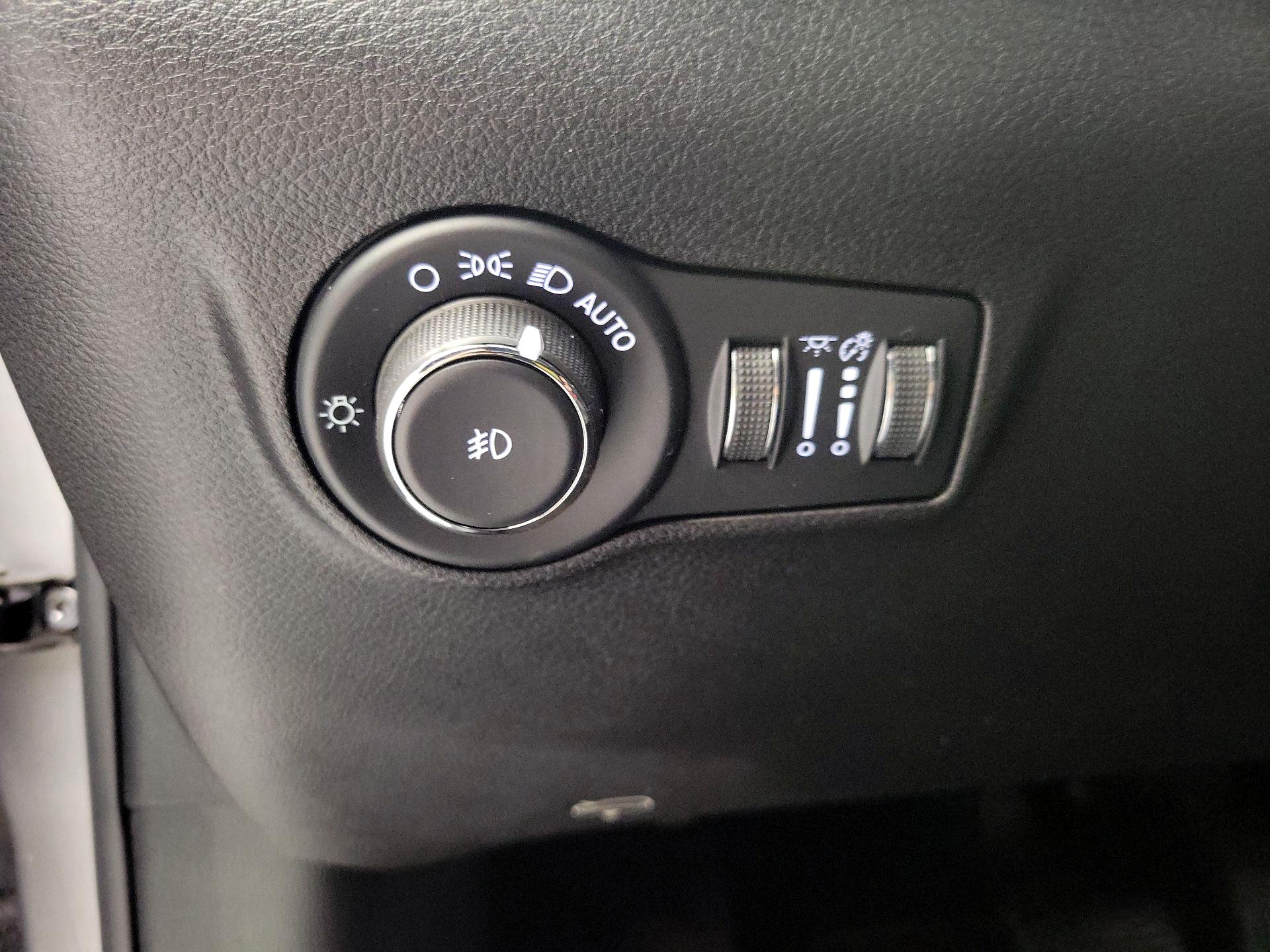 Thumbnail: 2022 Jeep Compass - 13