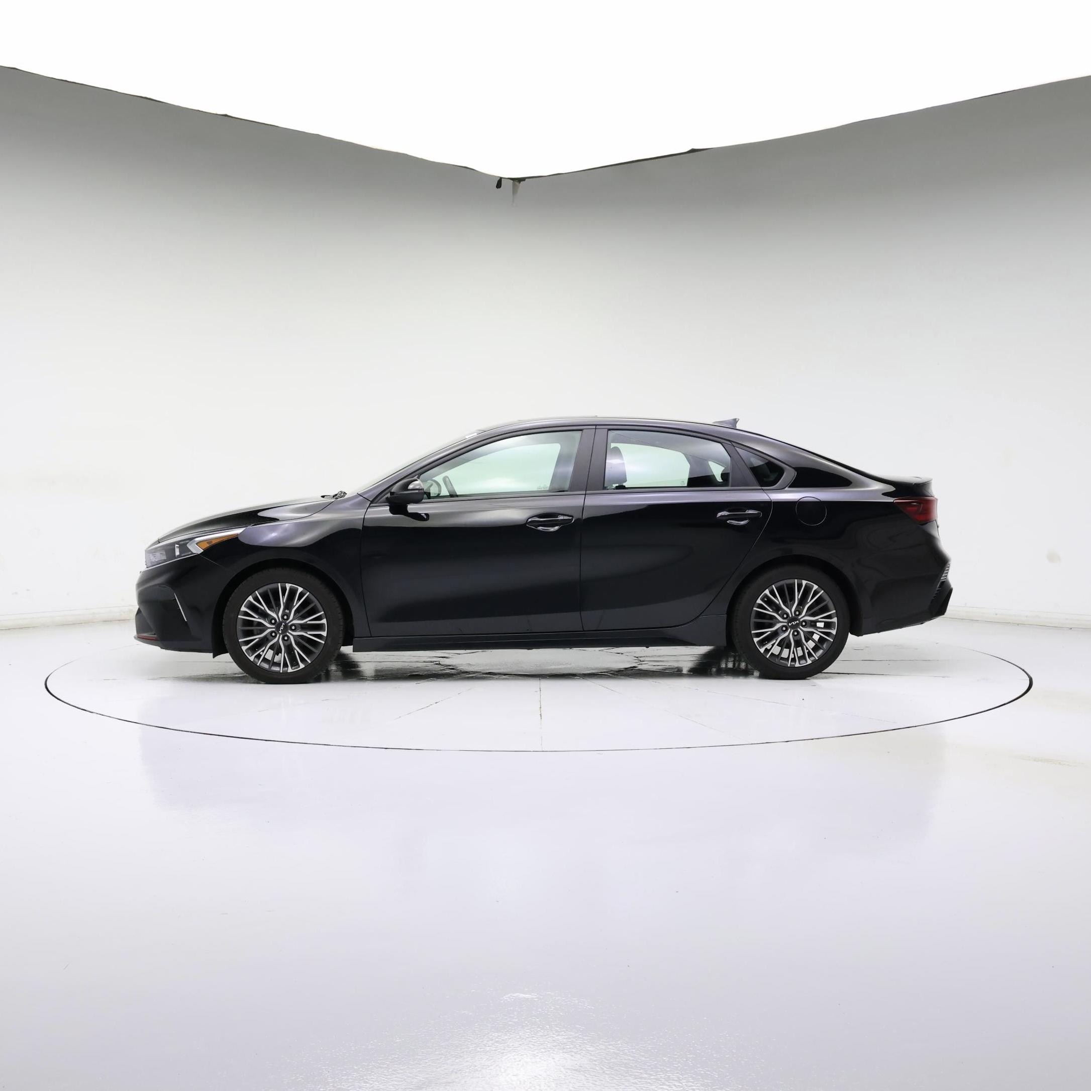 Thumbnail: 2023 Kia Forte - 3