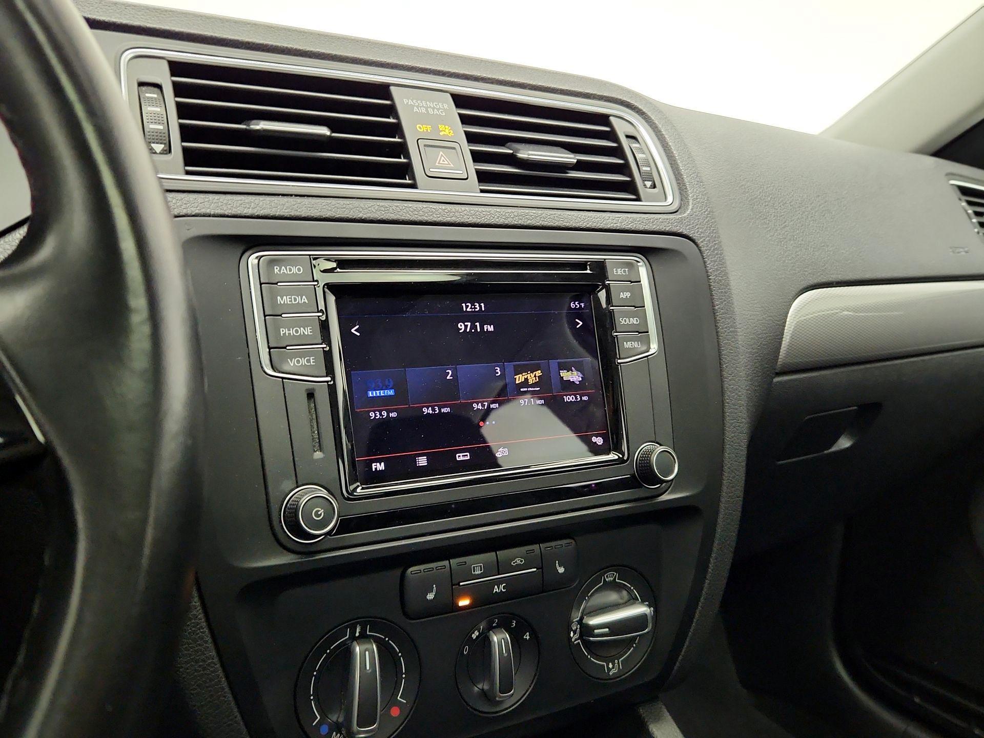 Thumbnail: 2018 Volkswagen Jetta - 15