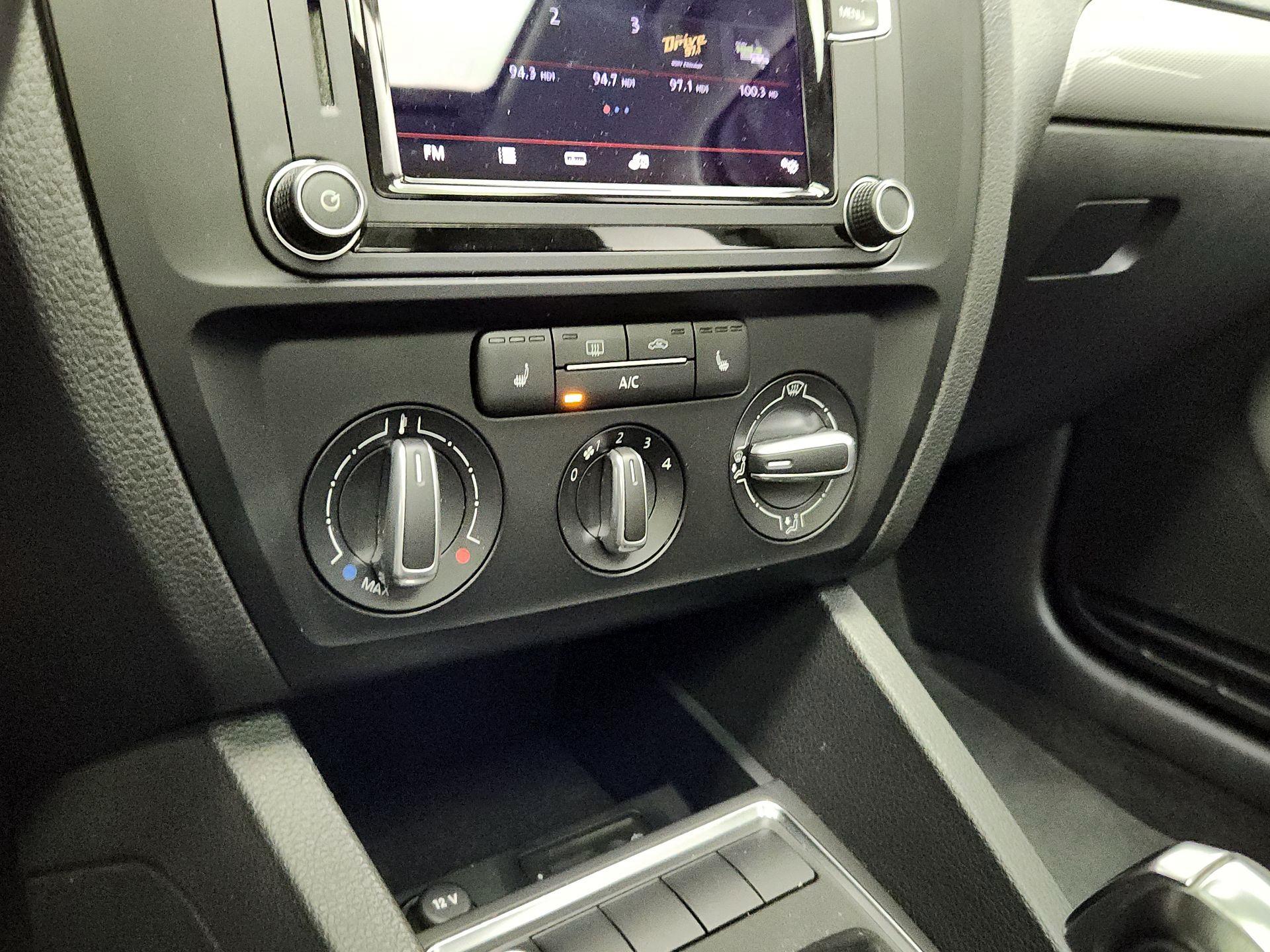 Thumbnail: 2018 Volkswagen Jetta - 16