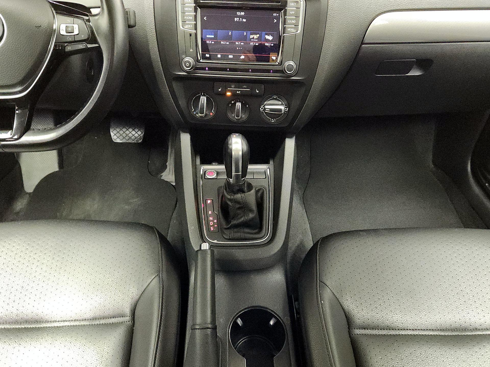 Thumbnail: 2018 Volkswagen Jetta - 17