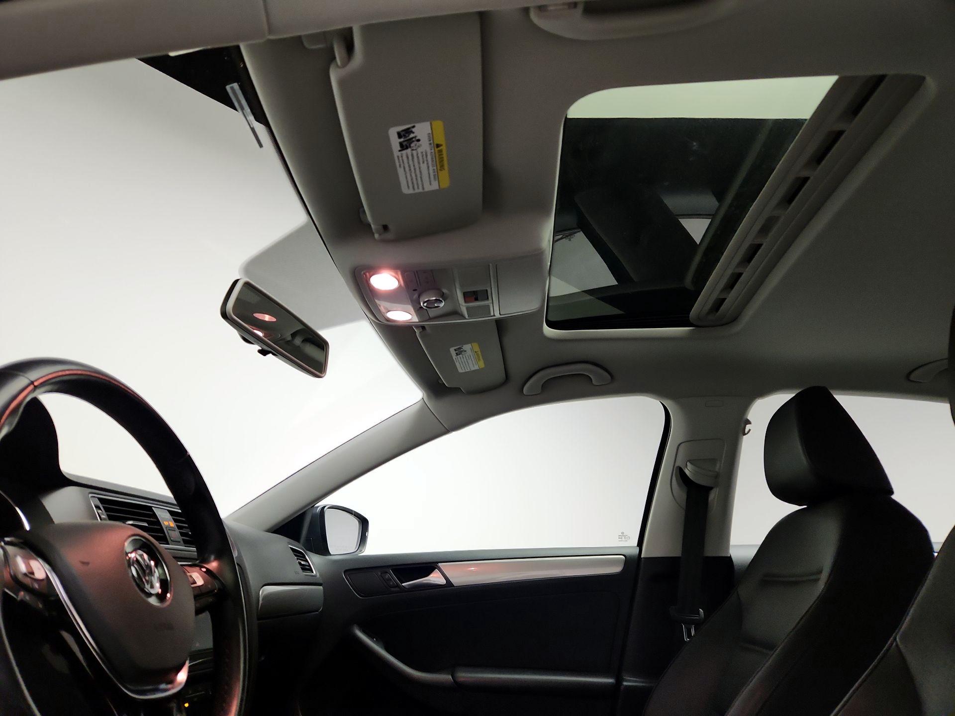 Thumbnail: 2018 Volkswagen Jetta - 19