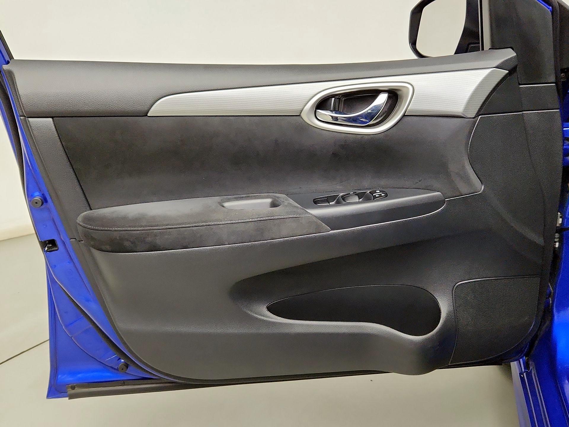 Thumbnail: 2015 Nissan Sentra - 12