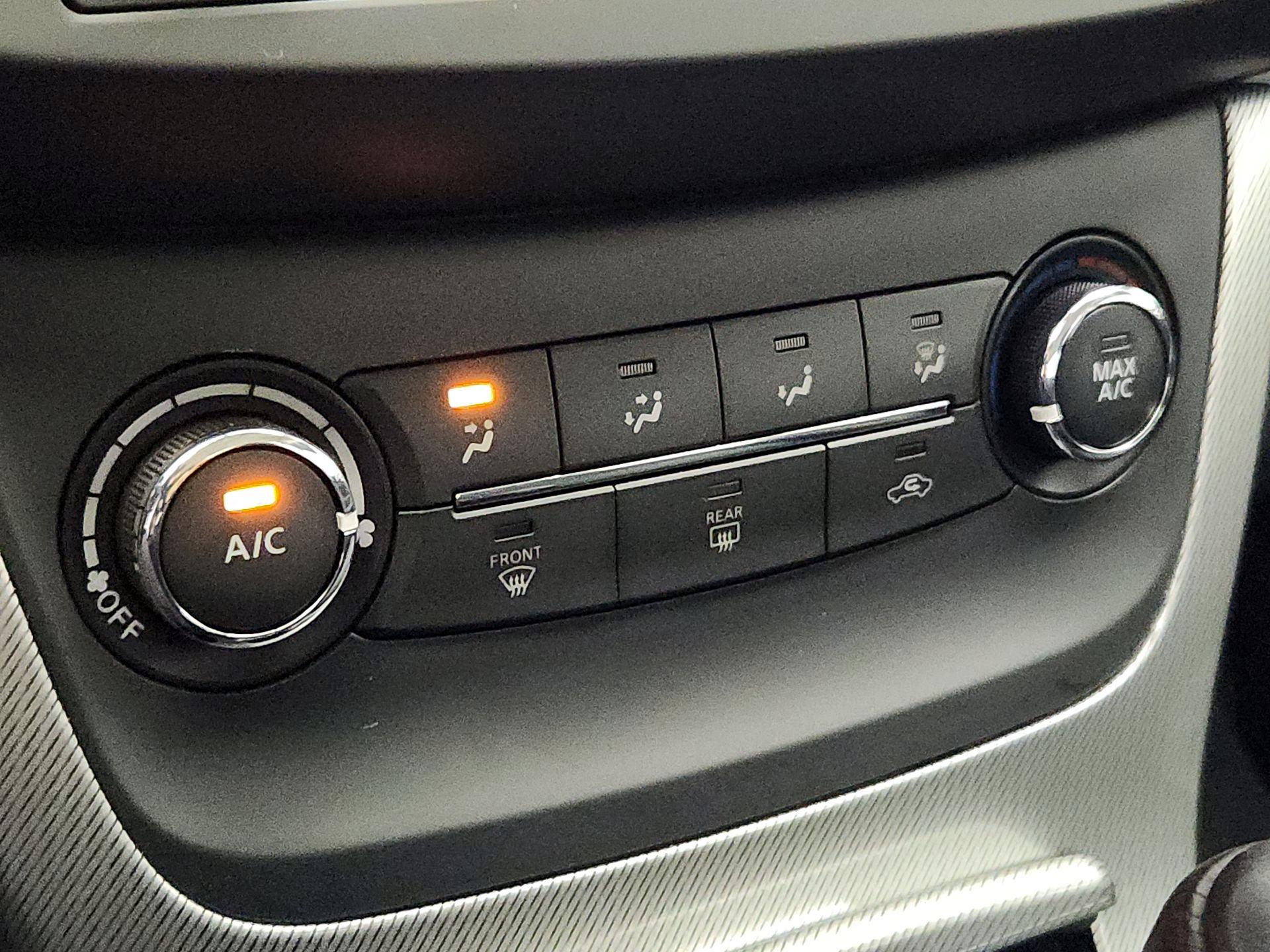 Thumbnail: 2015 Nissan Sentra - 16