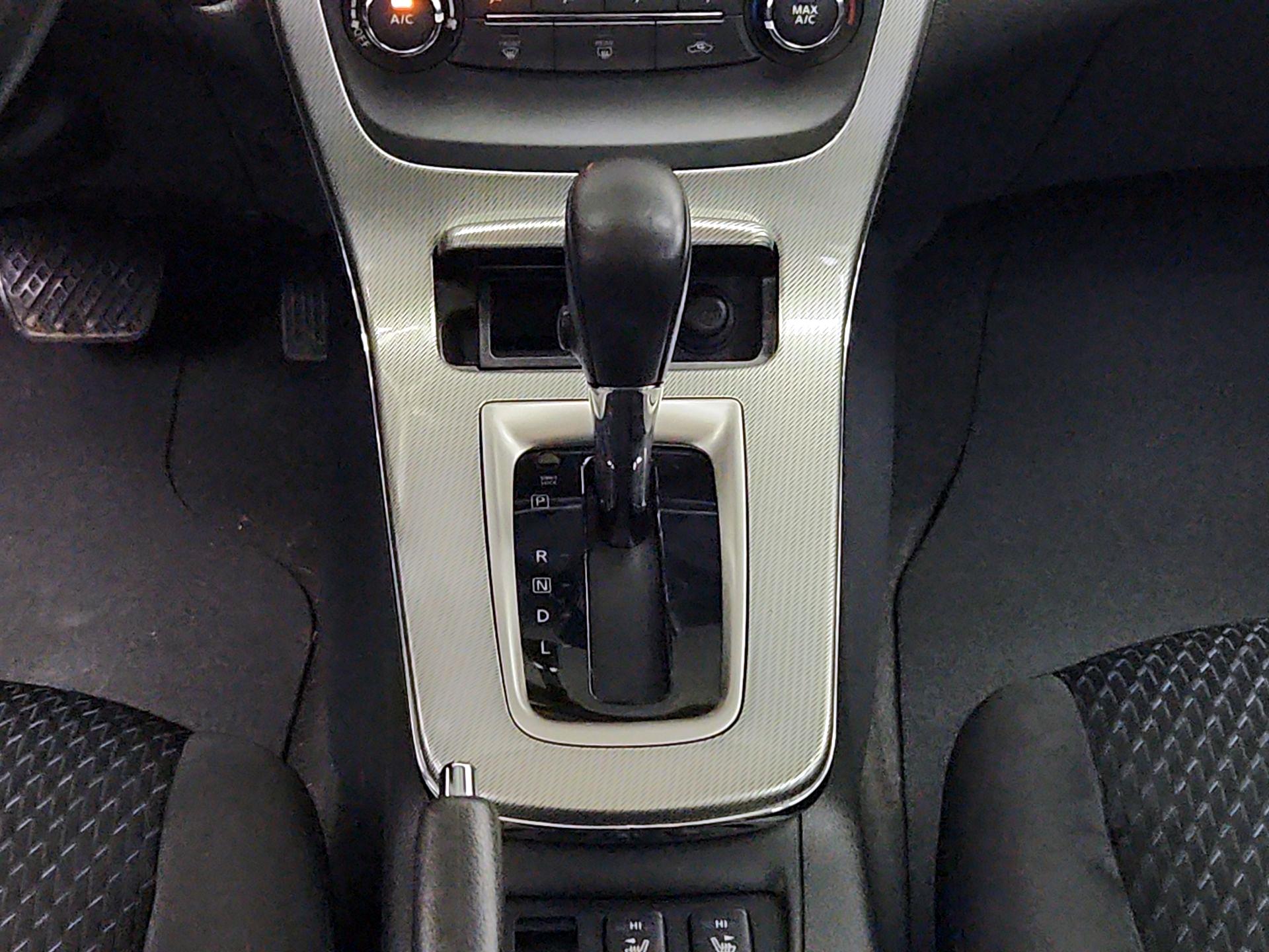 Thumbnail: 2015 Nissan Sentra - 17