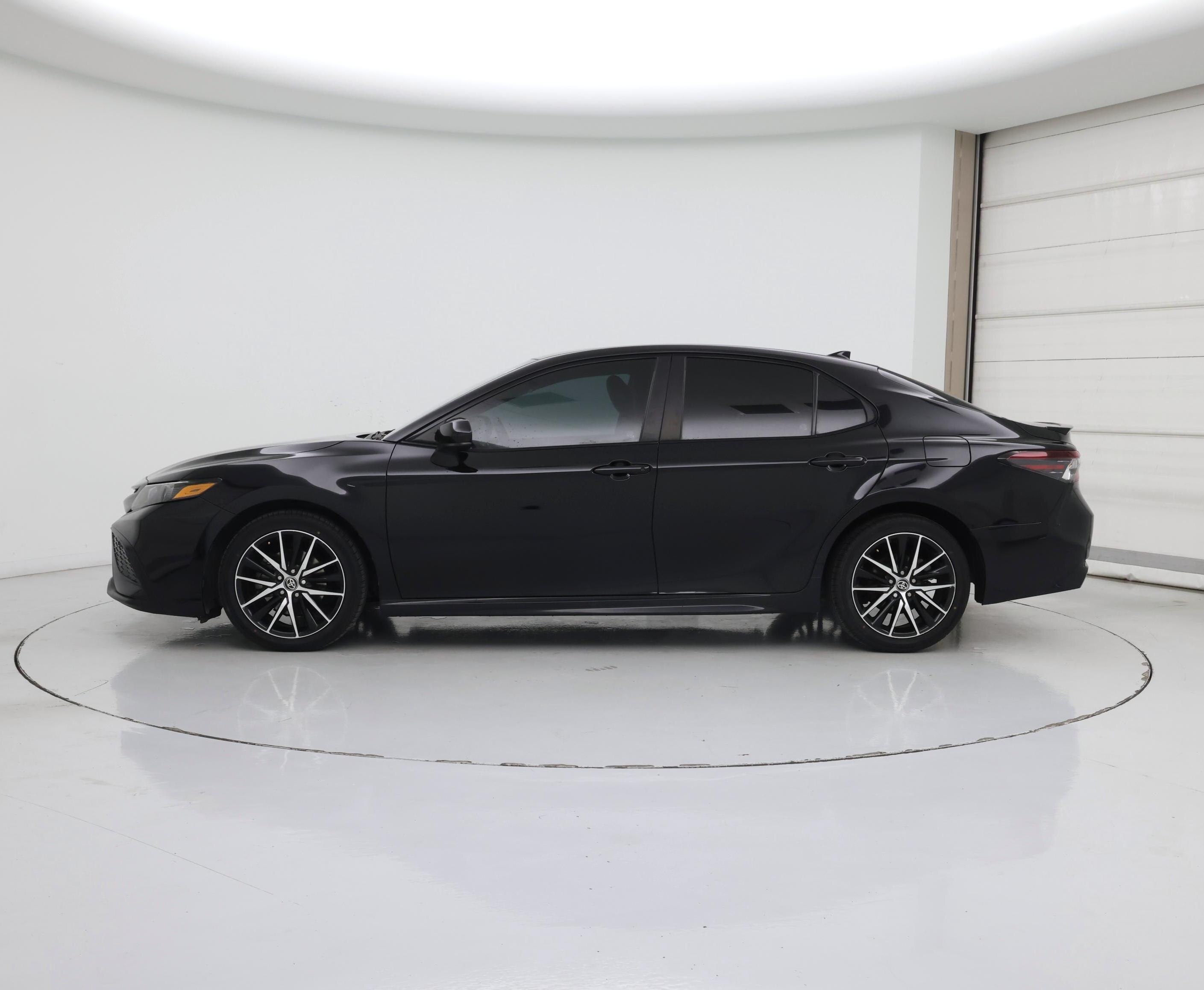 Thumbnail: 2021 Toyota Camry - 3