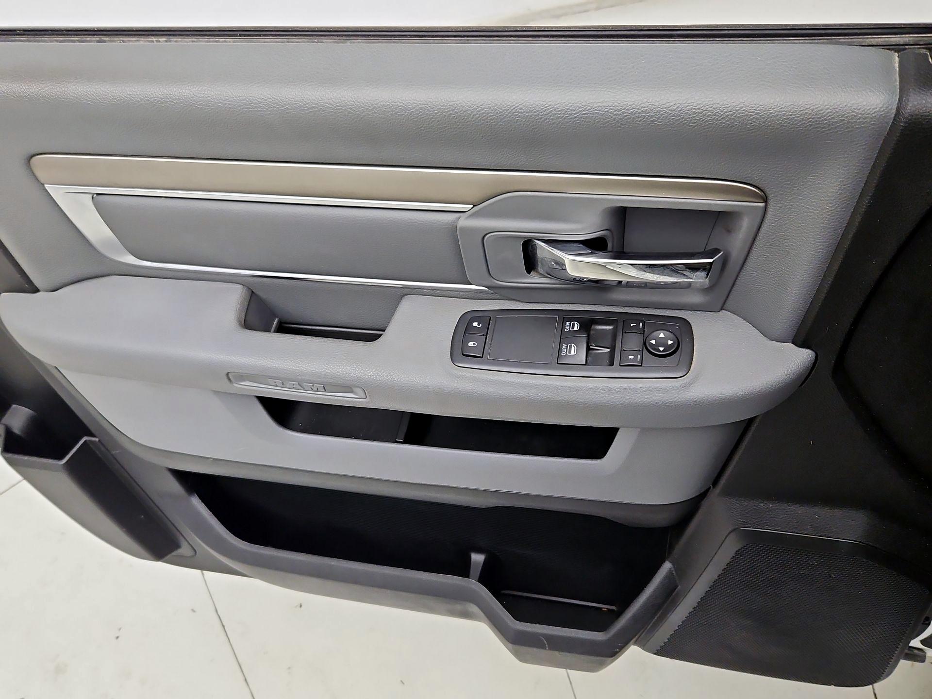 Thumbnail: 2020 RAM 1500 Classic - 12