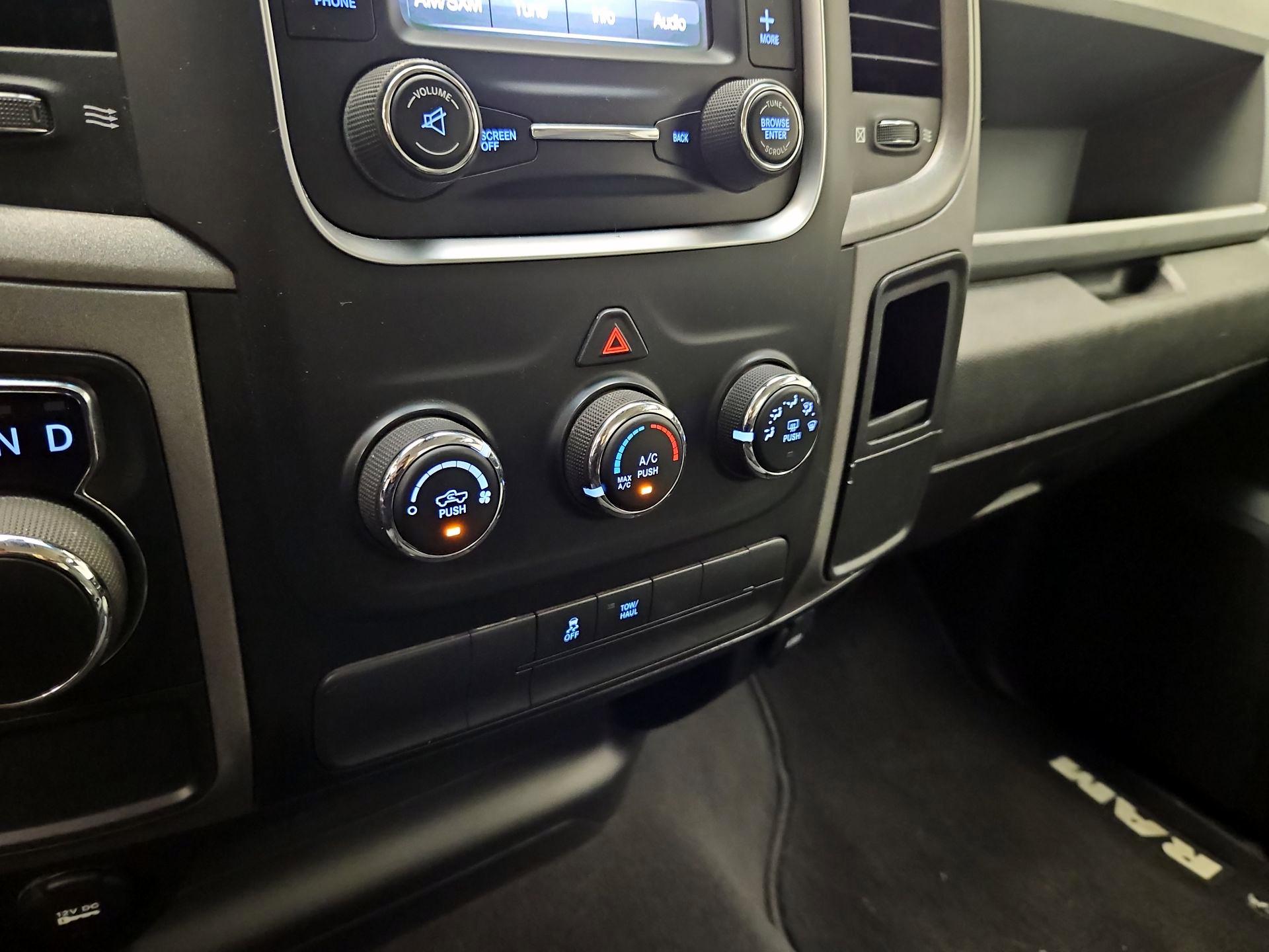 Thumbnail: 2020 RAM 1500 Classic - 16