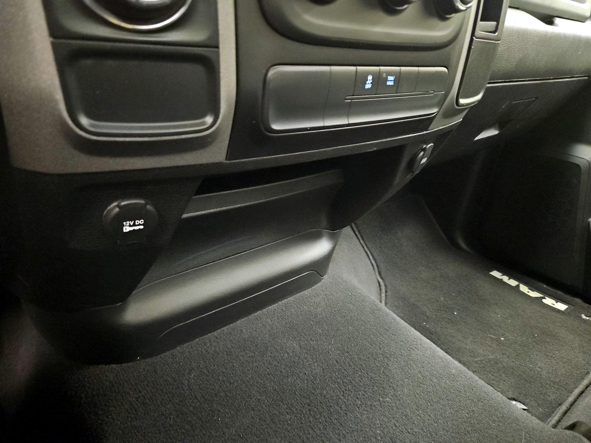 Thumbnail: 2020 RAM 1500 Classic - 18