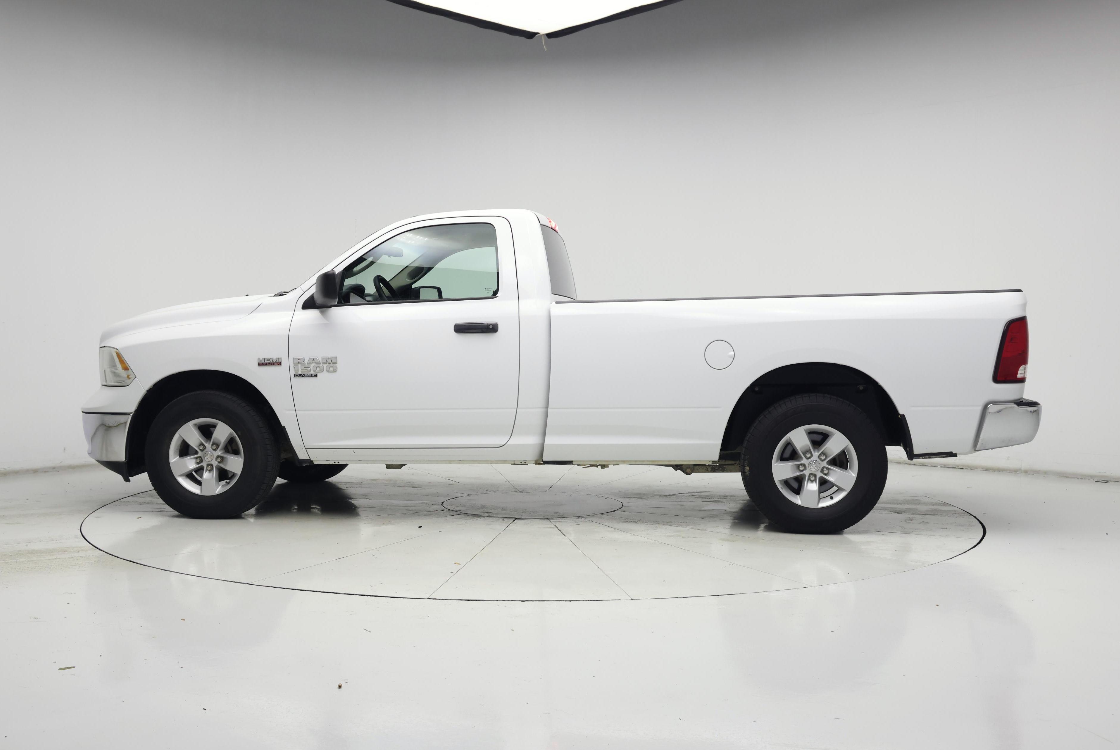 Thumbnail: 2020 RAM 1500 Classic - 3