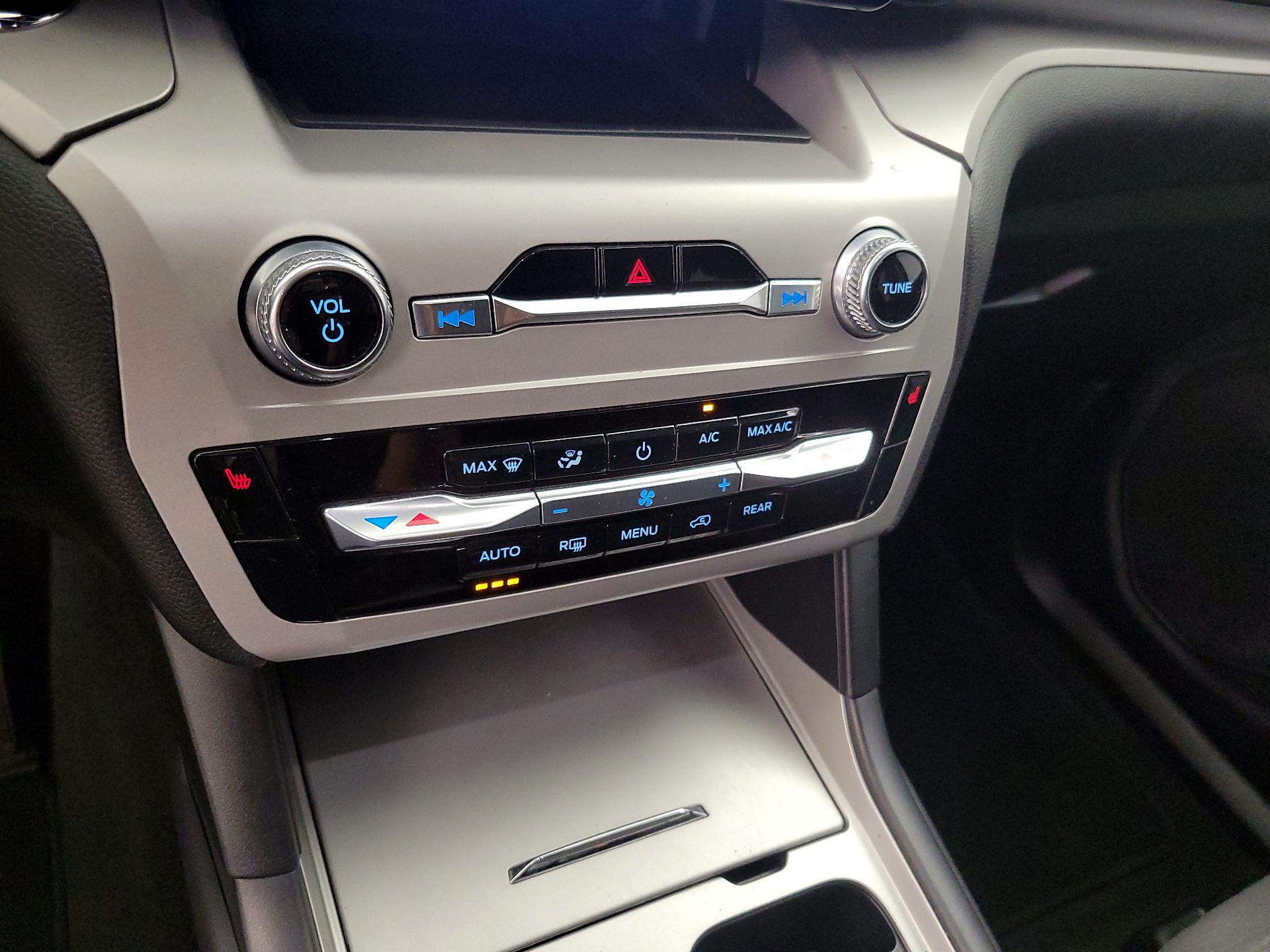 Thumbnail: 2022 Ford Explorer - 16