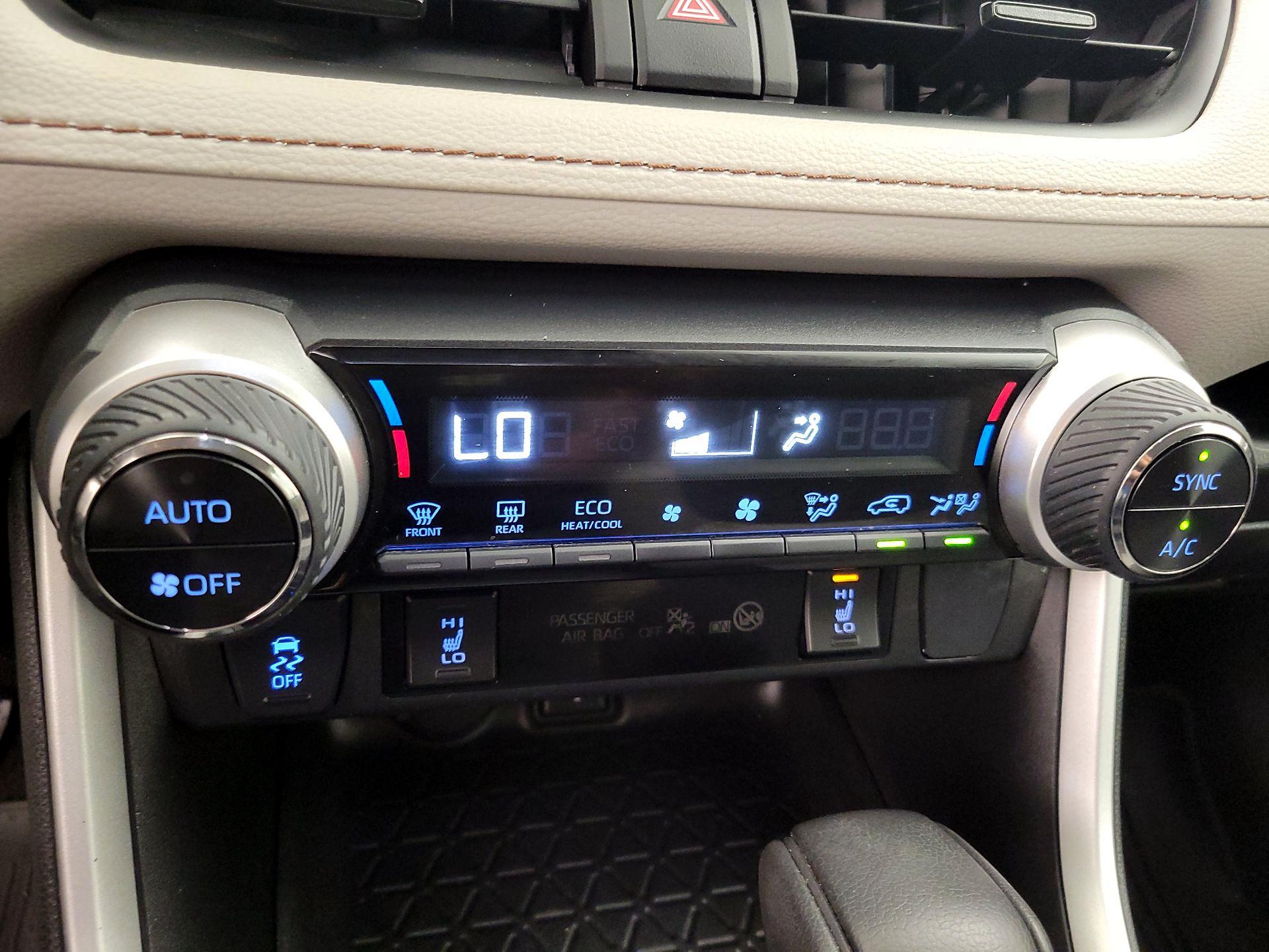 Thumbnail: 2022 Toyota RAV4 - 16