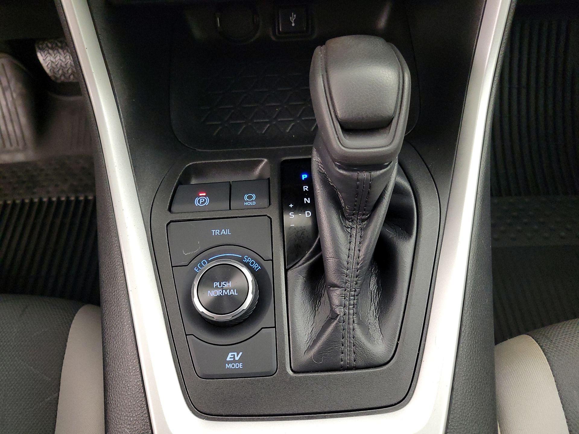 Thumbnail: 2022 Toyota RAV4 - 17