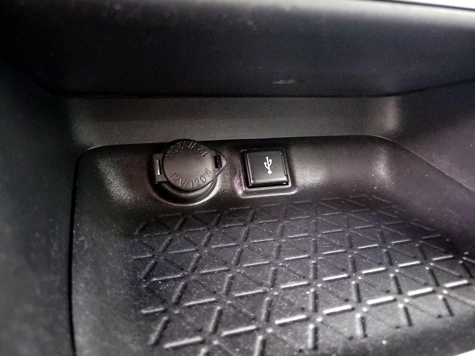 Thumbnail: 2022 Toyota RAV4 - 18