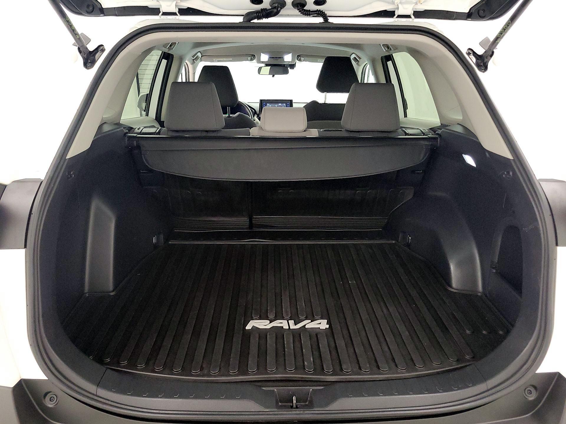 Thumbnail: 2022 Toyota RAV4 - 20