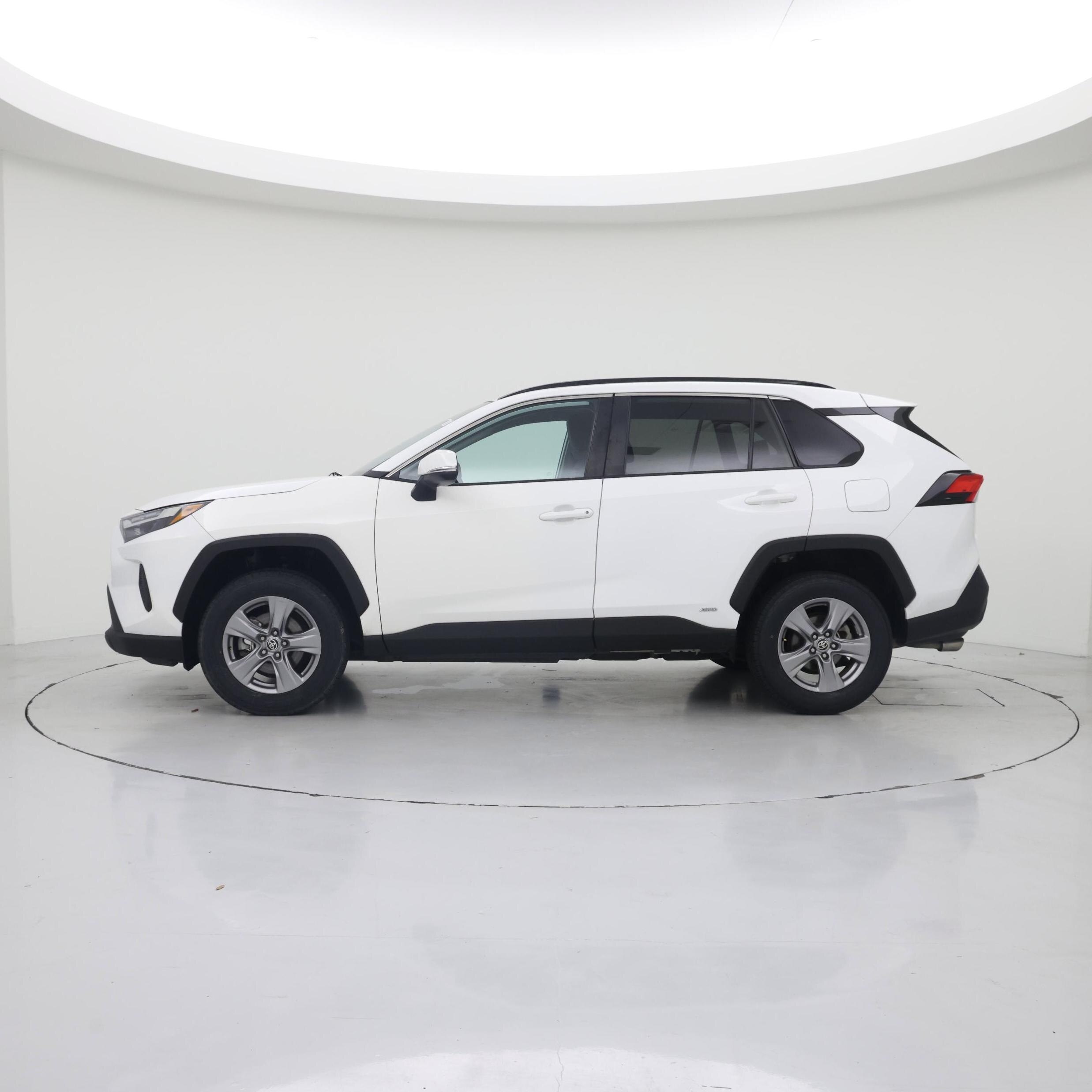 Thumbnail: 2022 Toyota RAV4 - 3