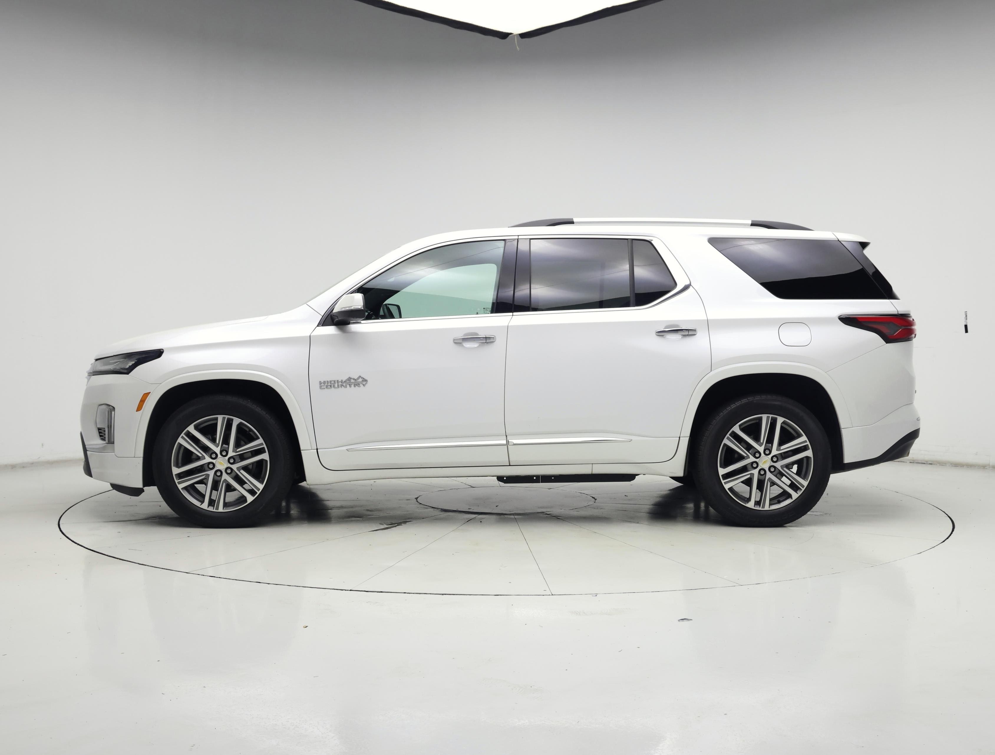 Thumbnail: 2023 Chevrolet Traverse - 3