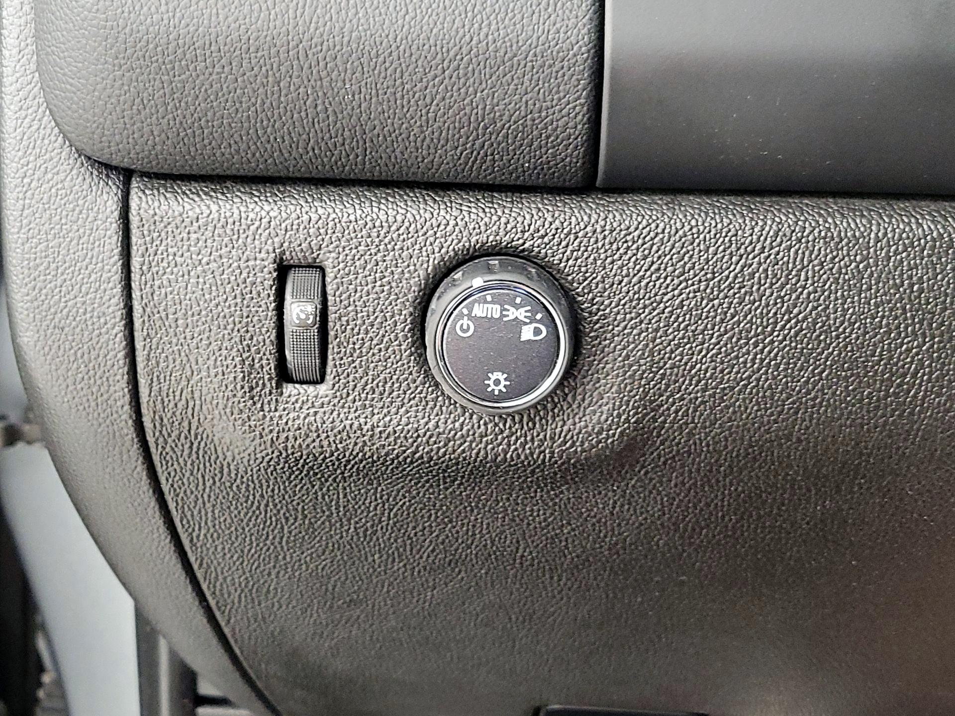 Thumbnail: 2022 Chevrolet Colorado - 13