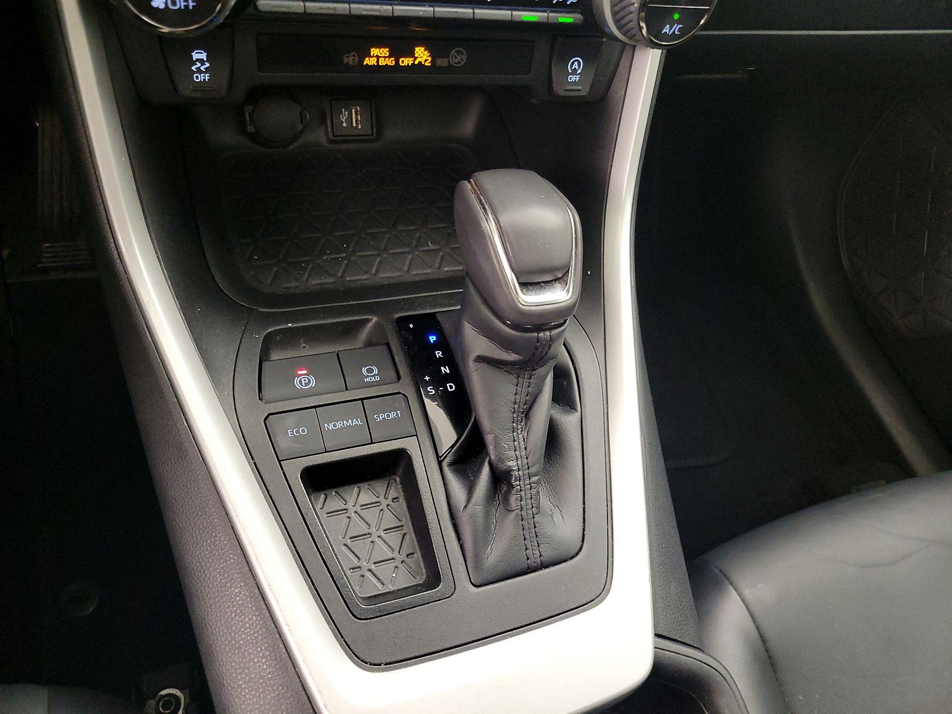 Thumbnail: 2023 Toyota RAV4 - 17