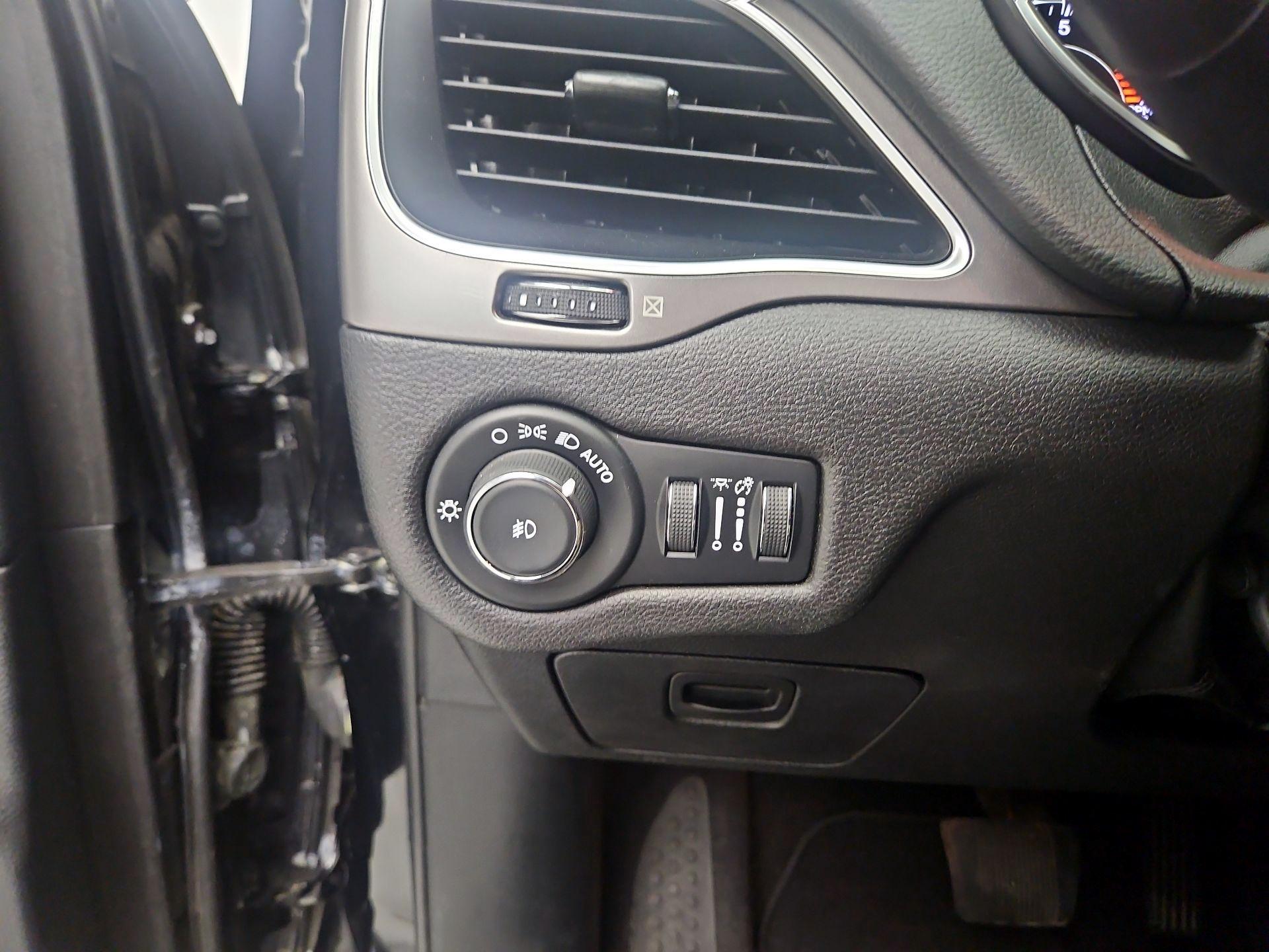 Thumbnail: 2020 Jeep Cherokee - 13