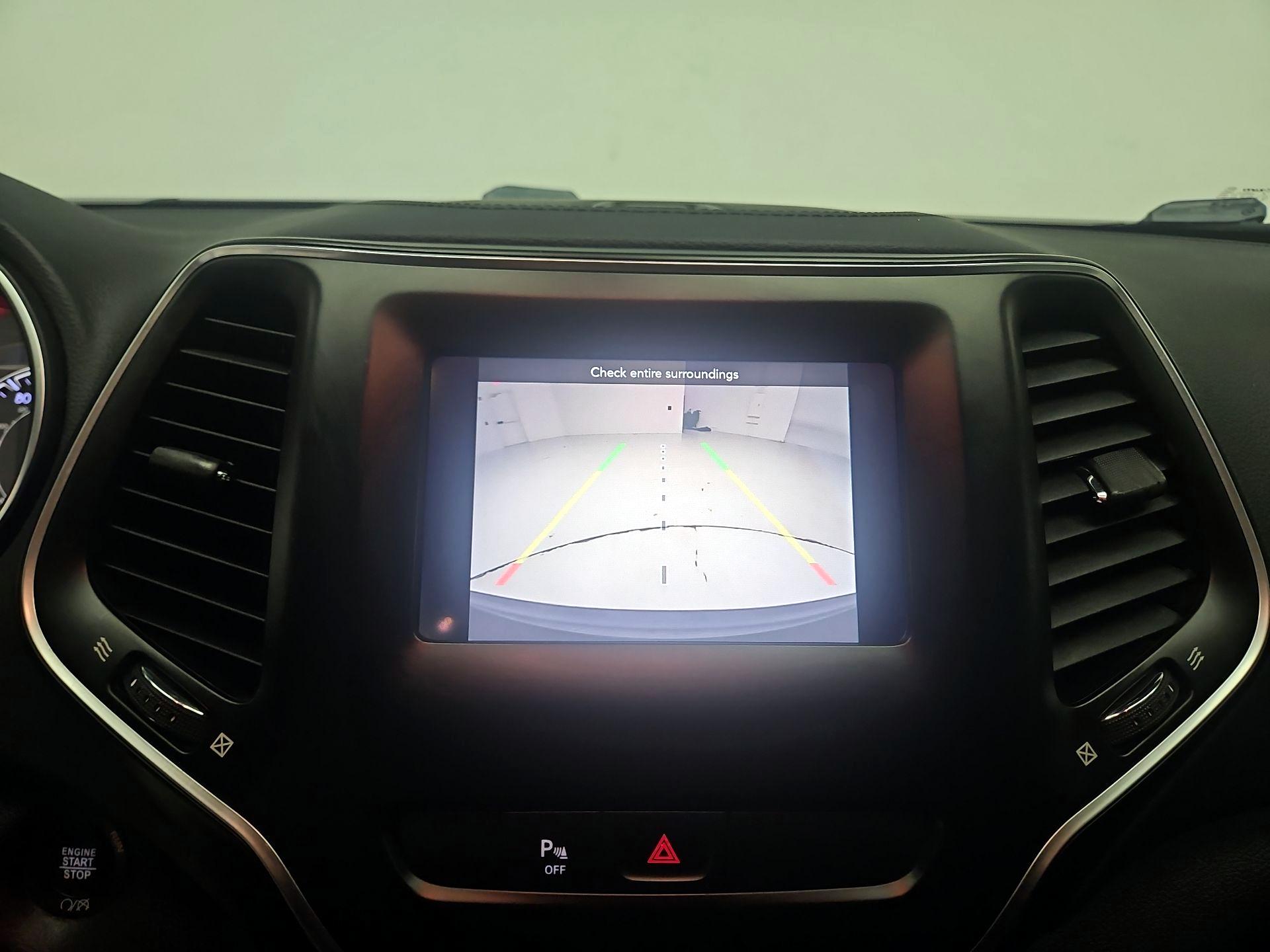 Thumbnail: 2020 Jeep Cherokee - 14