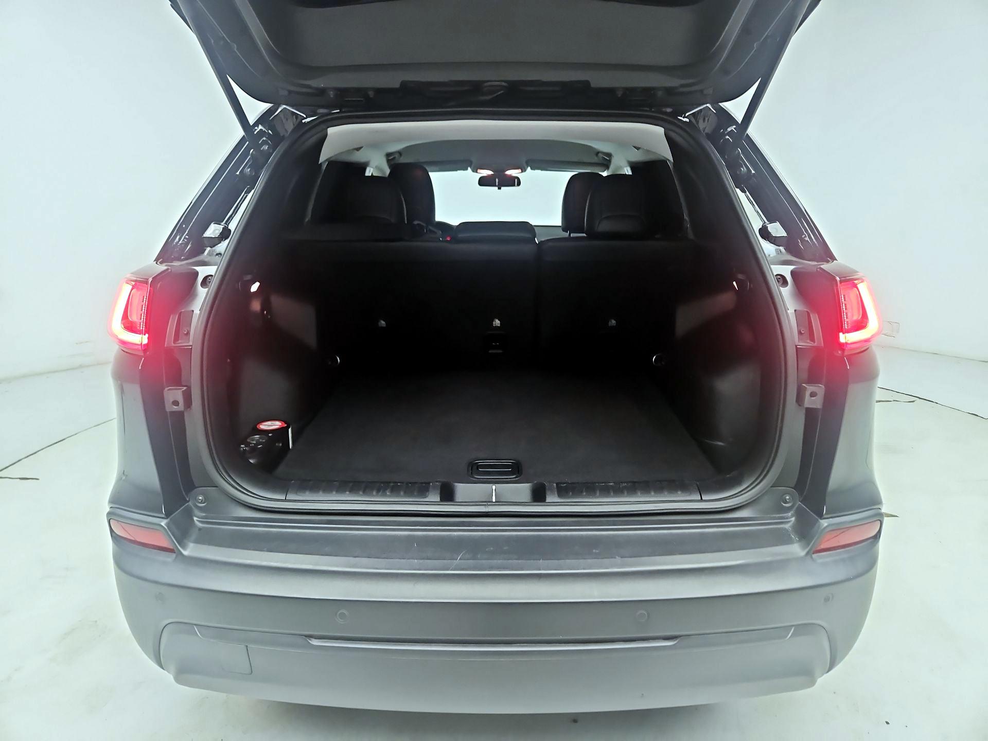 Thumbnail: 2020 Jeep Cherokee - 20