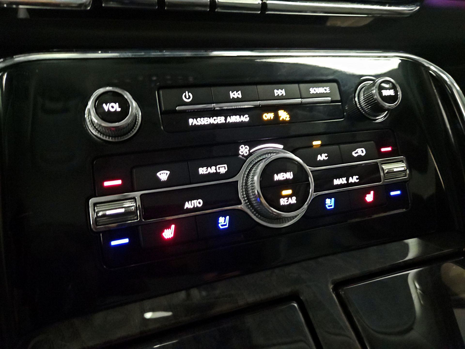 Thumbnail: 2019 Lincoln Navigator - 17