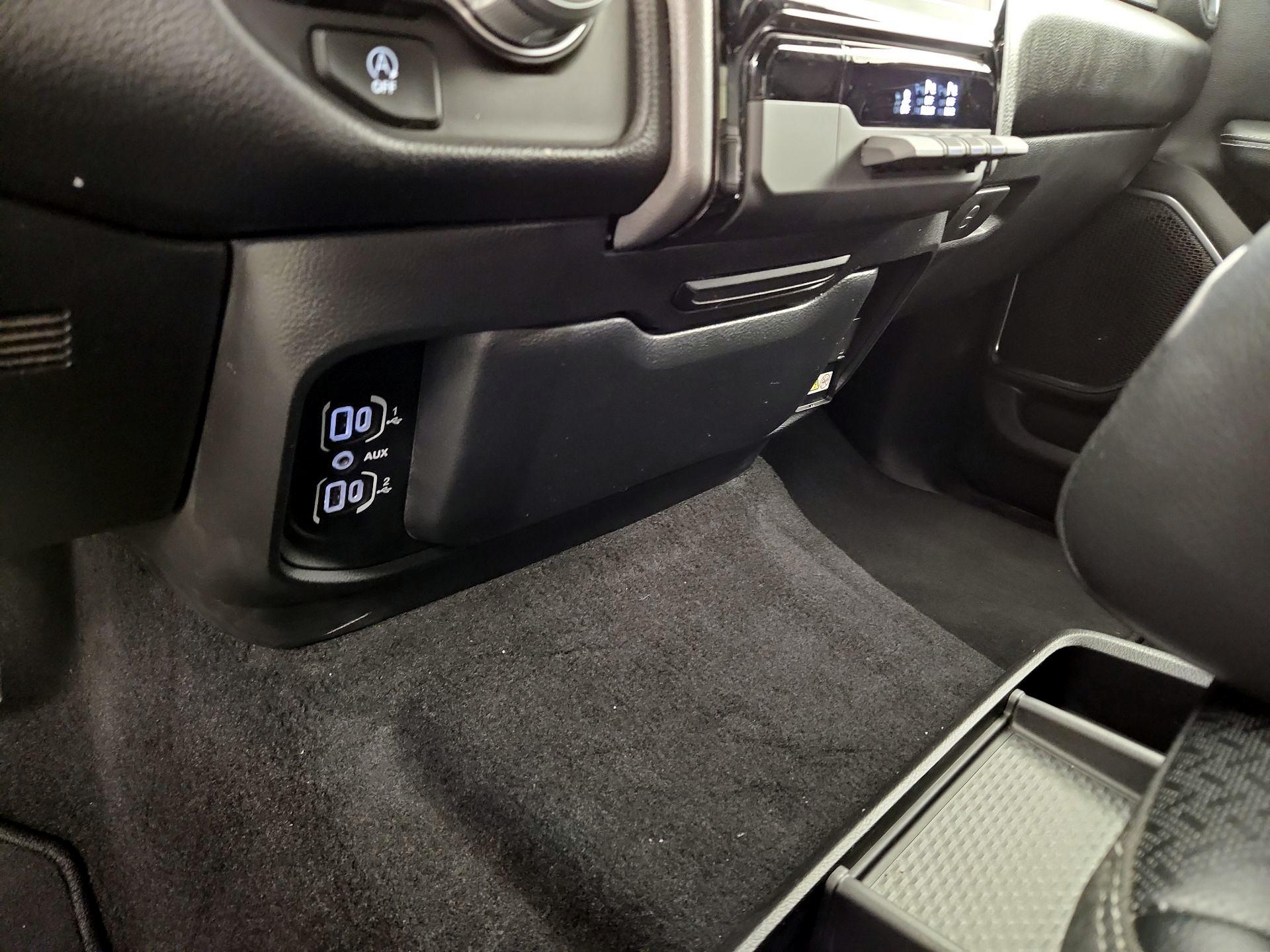 Thumbnail: 2025 RAM 1500 - 18