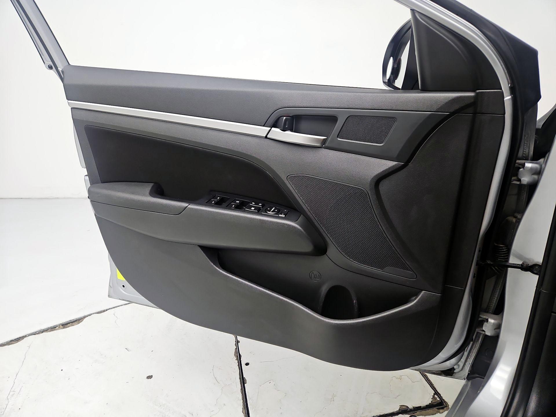 Thumbnail: 2020 Hyundai Elantra - 12