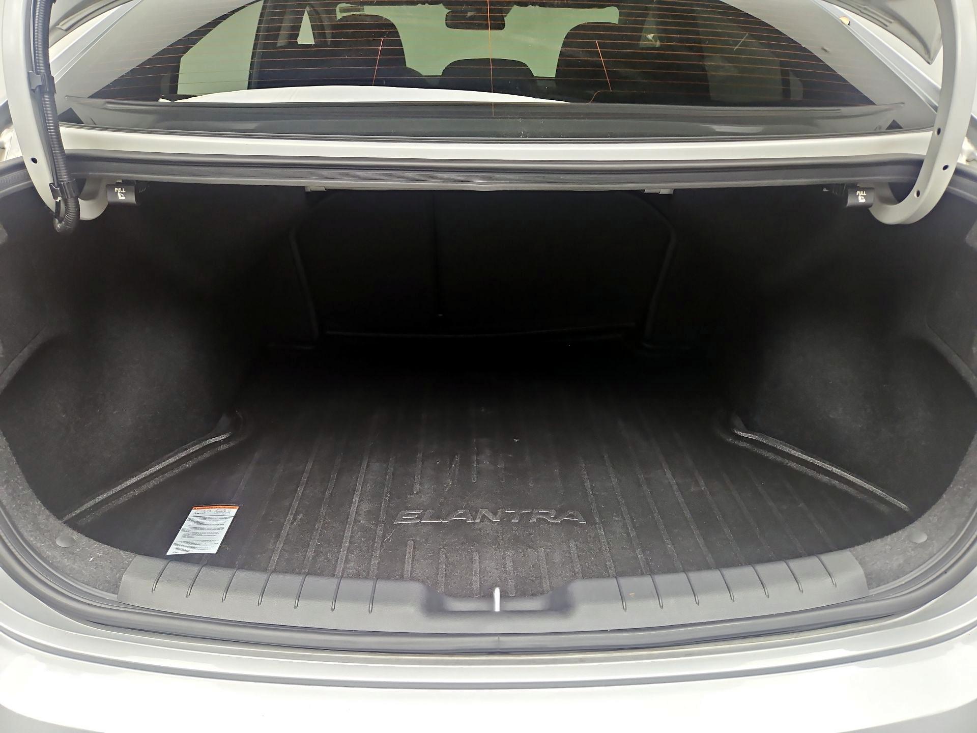 Thumbnail: 2020 Hyundai Elantra - 19