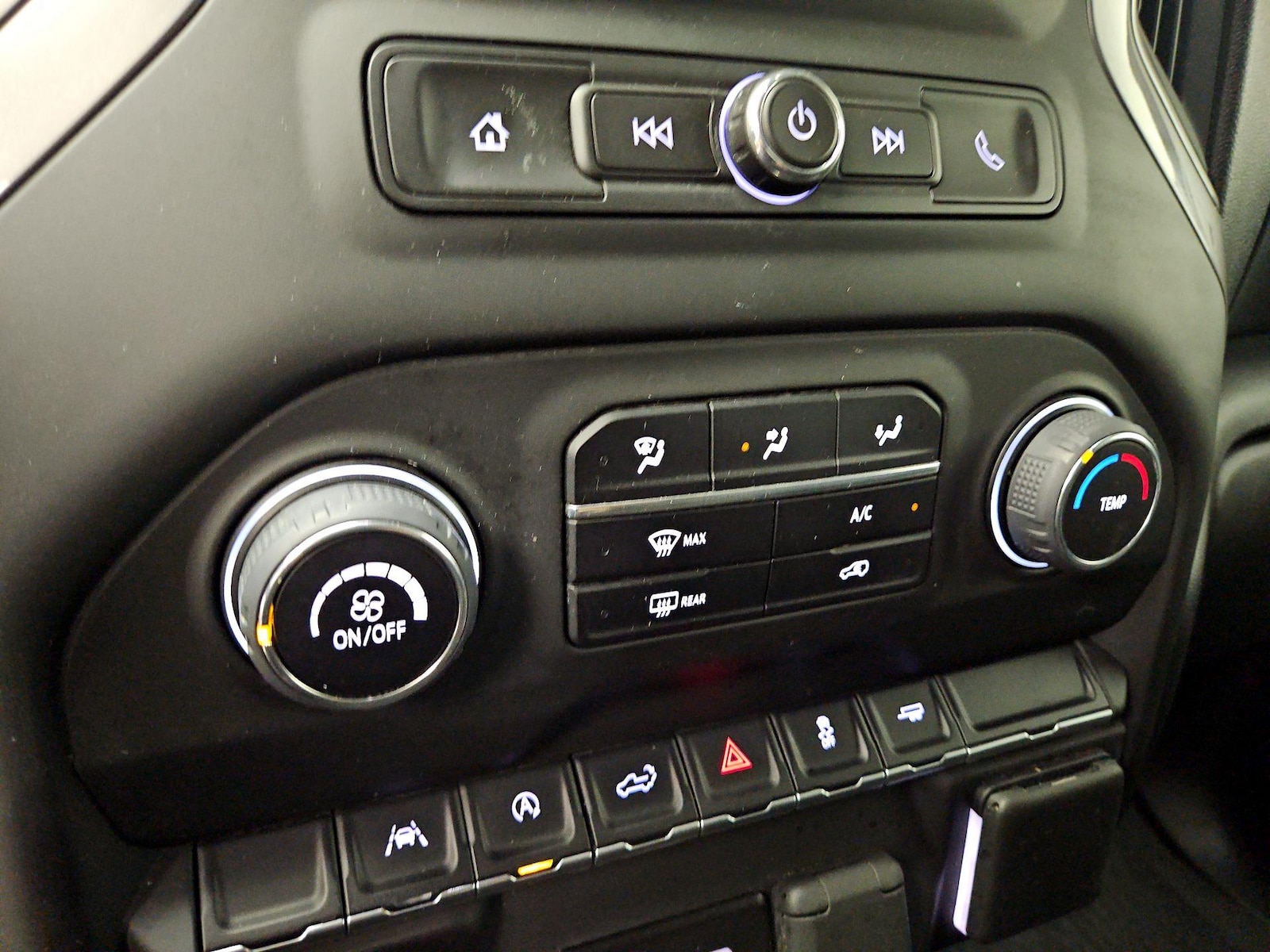 2024 Chevrolet Silverado 1500 Custom - Photo 18