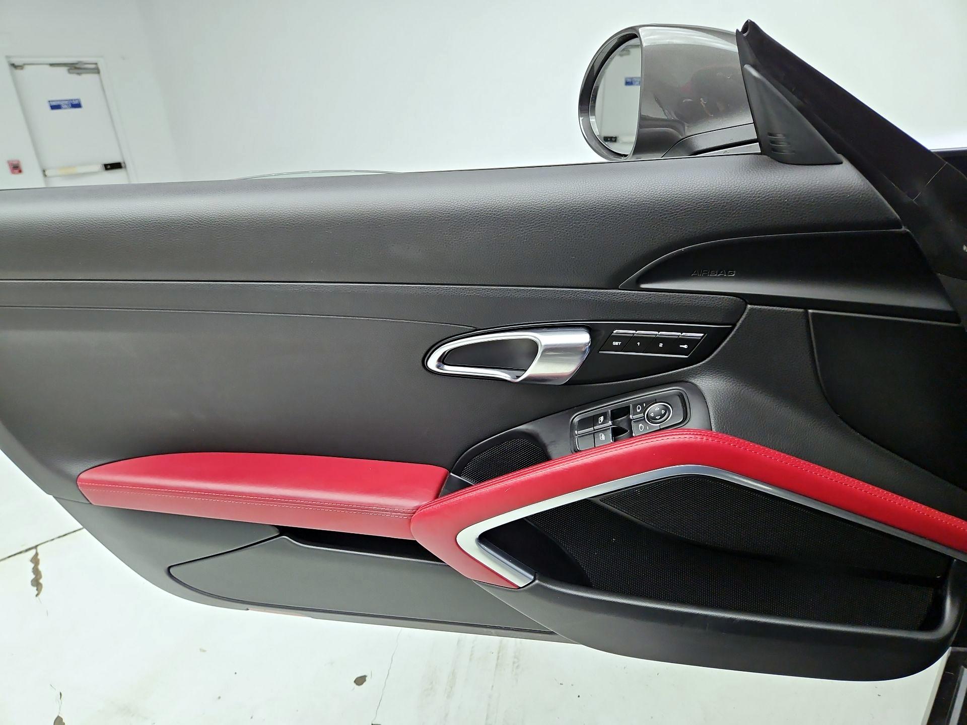 Thumbnail: 2017 Porsche 718 Boxster - 12