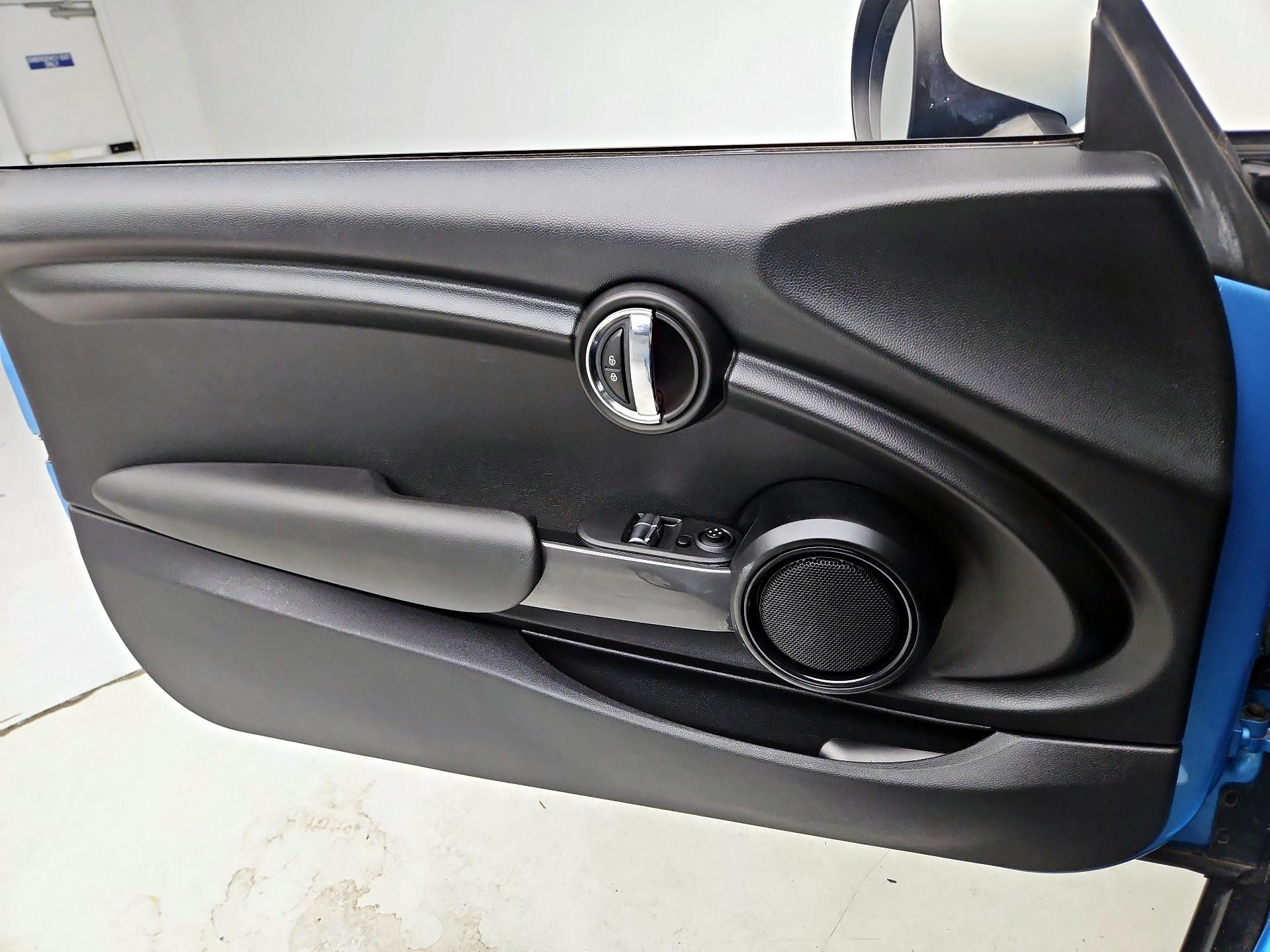 Thumbnail: 2015 MINI Cooper Hardtop - 12