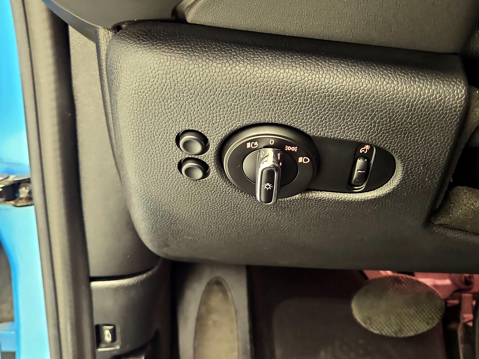 Thumbnail: 2015 MINI Cooper Hardtop - 13