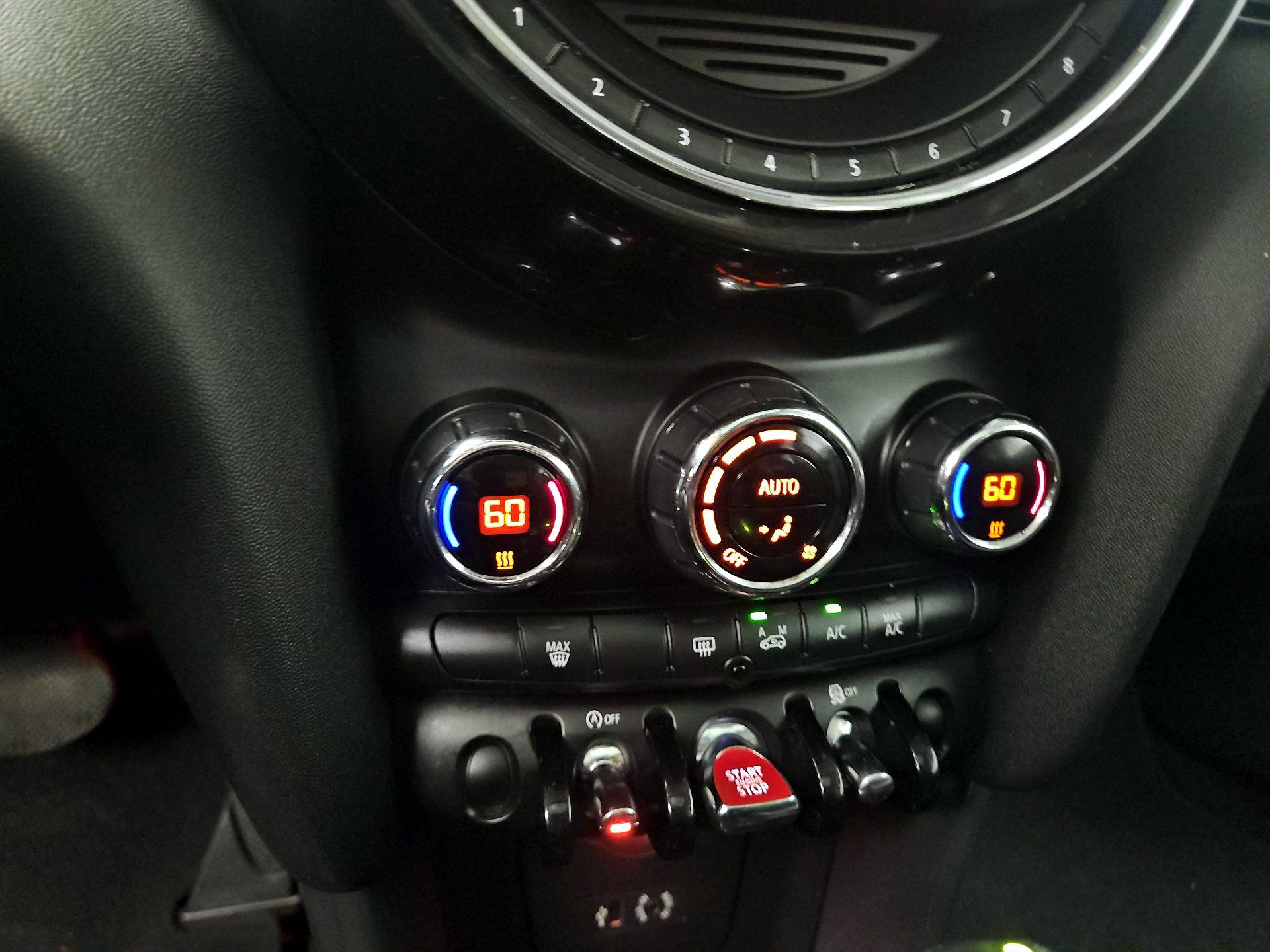 Thumbnail: 2015 MINI Cooper Hardtop - 15