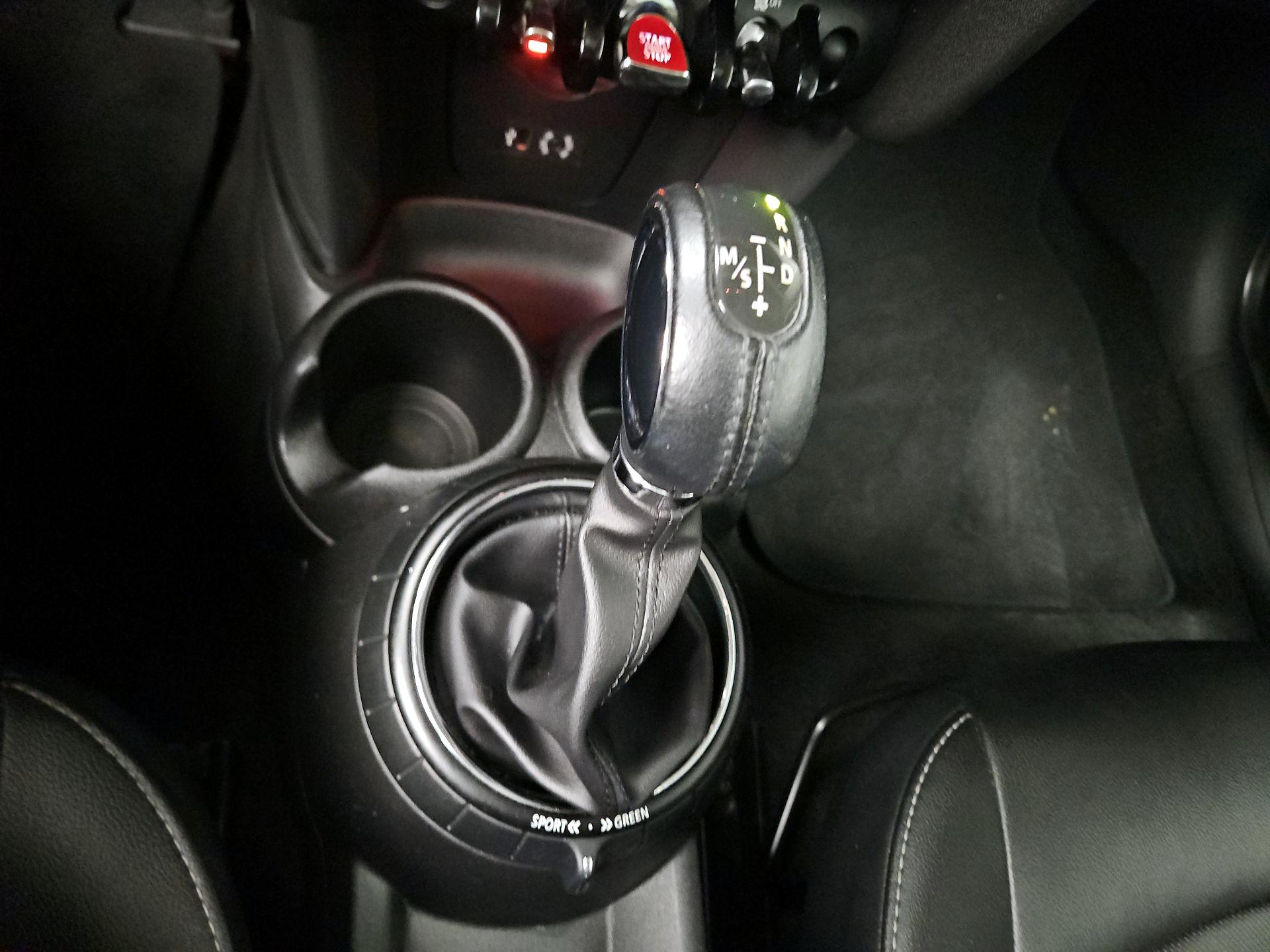 Thumbnail: 2015 MINI Cooper Hardtop - 16