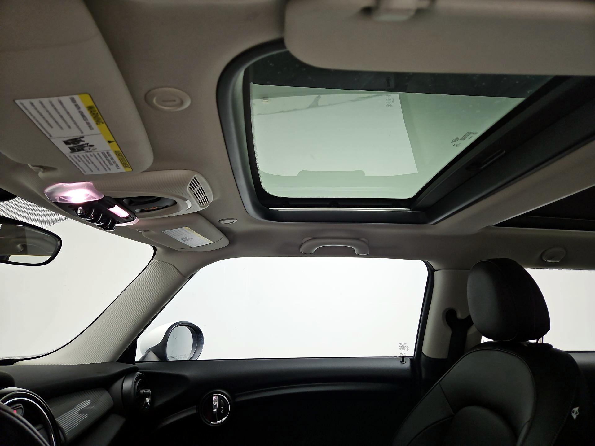 Thumbnail: 2015 MINI Cooper Hardtop - 18