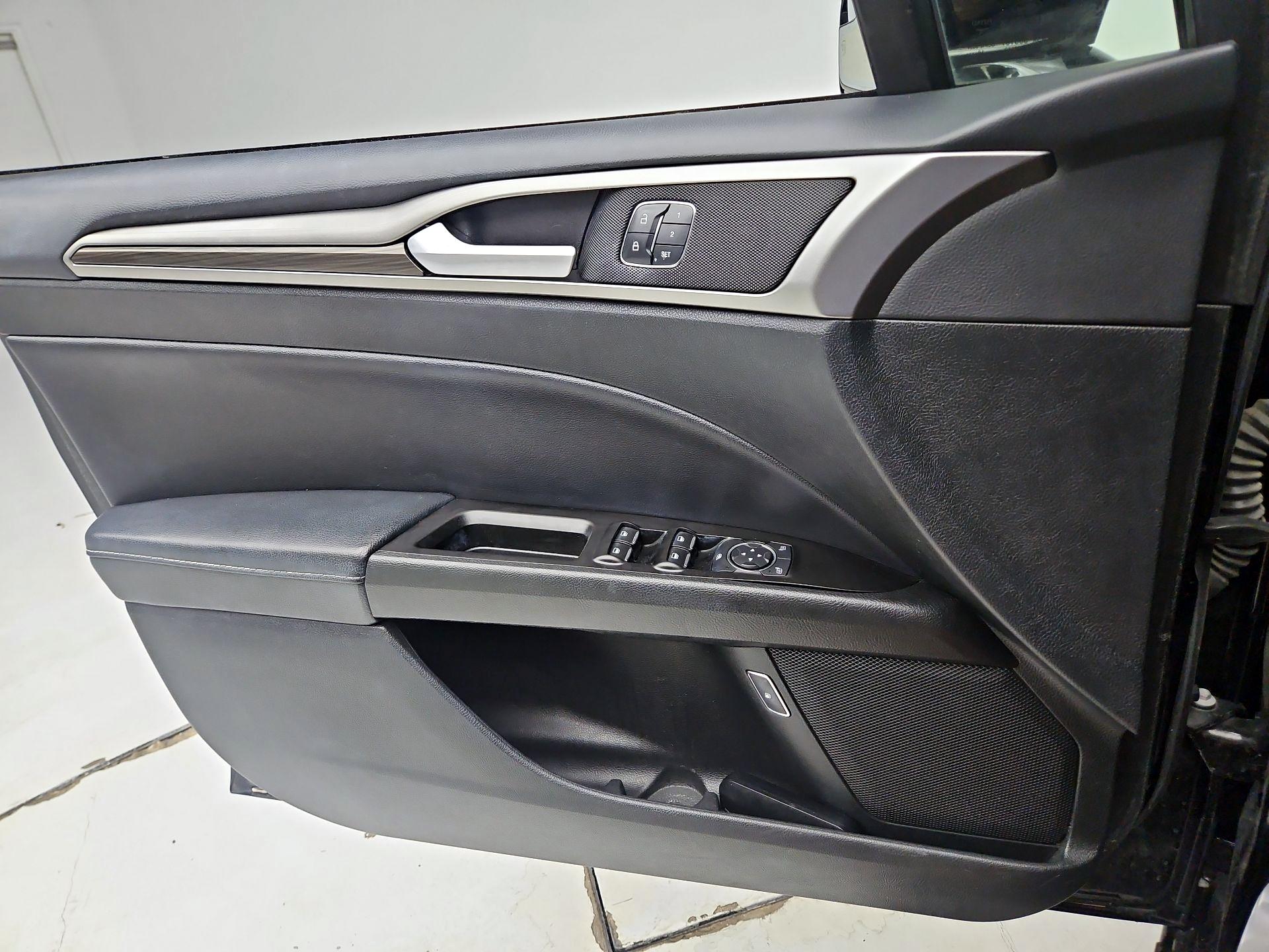 Thumbnail: 2017 Ford Fusion - 12