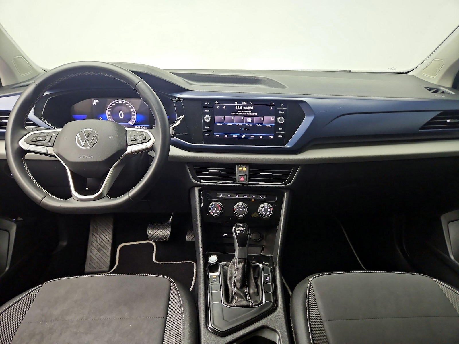 2023 Volkswagen Taos SE - Photo 10
