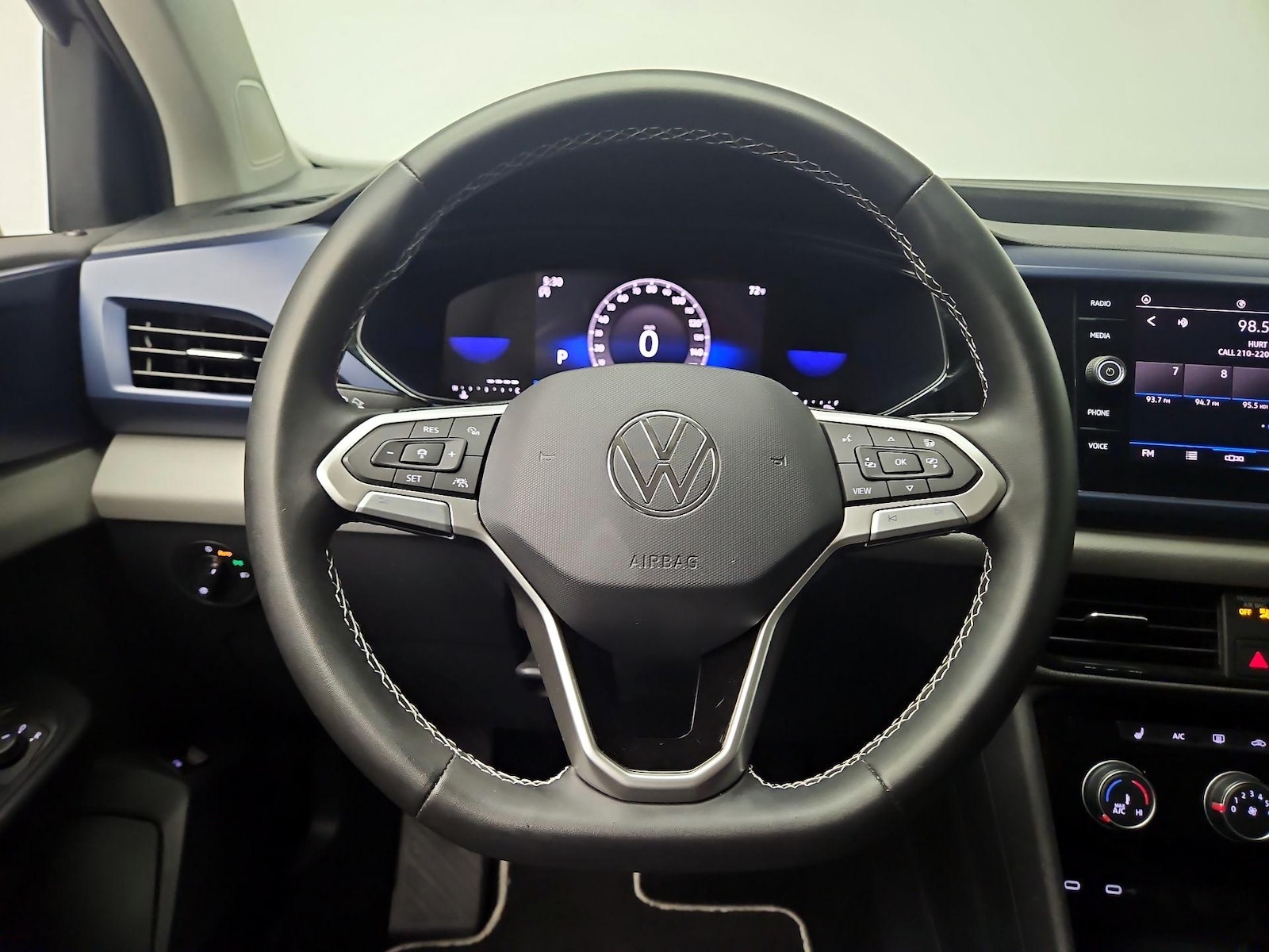 2023 Volkswagen Taos SE - Photo 11