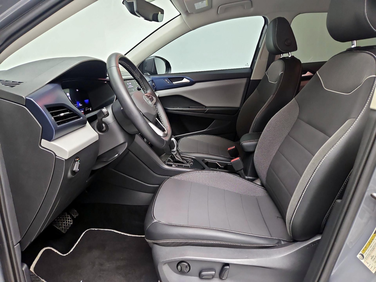 2023 Volkswagen Taos SE - Photo 12